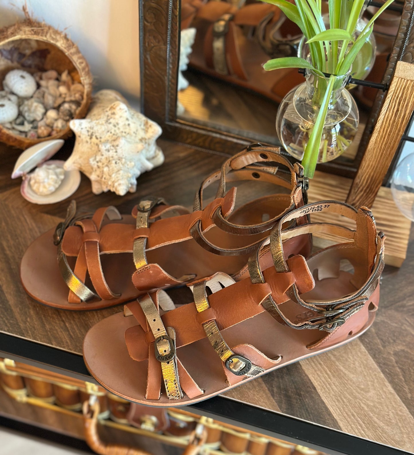 Sandales spartiates cuir camel et doré T.37