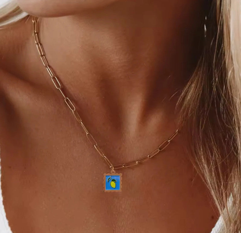 Collier chaîne dorée acier inoxydable – pendentif citron coloré