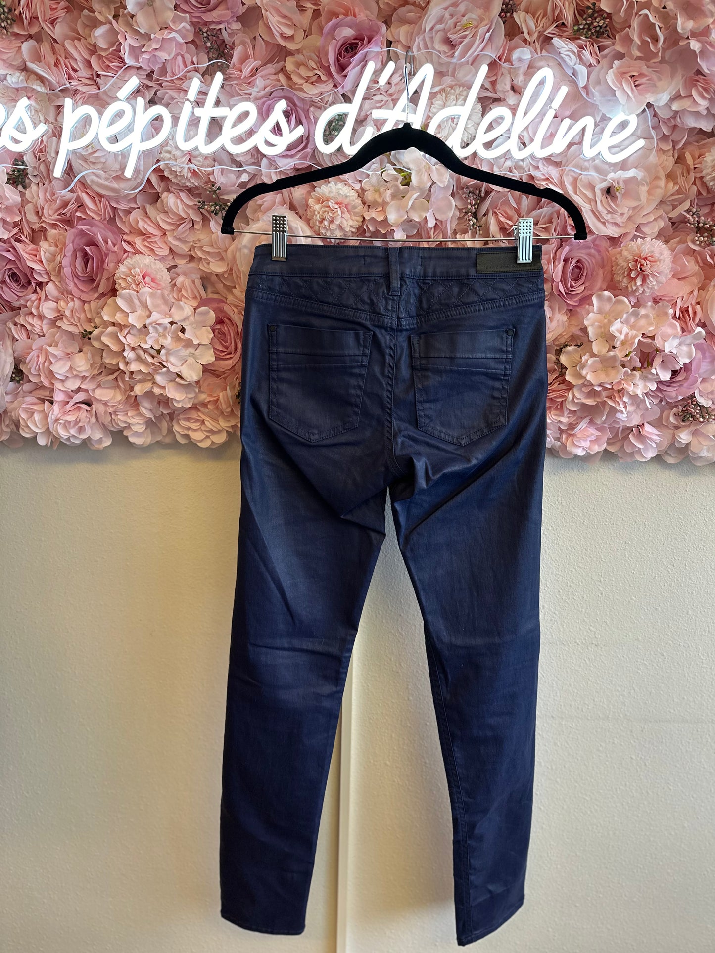 Jean bleu enduit, coupe slim T.34