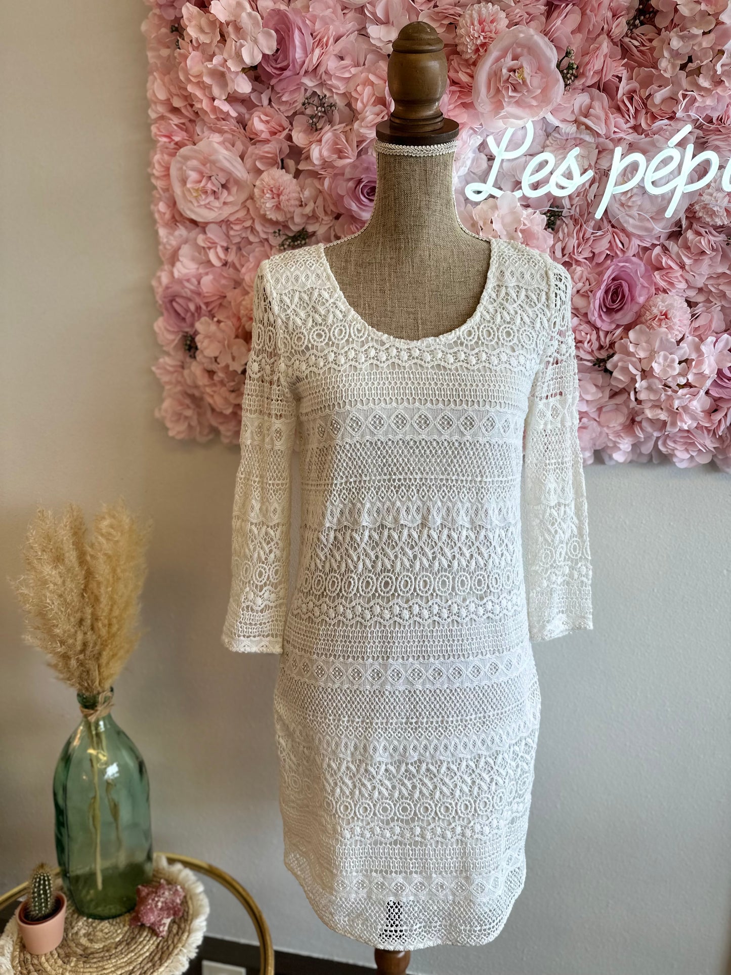 Magnifique robe blanche broderies en crochet, T.36