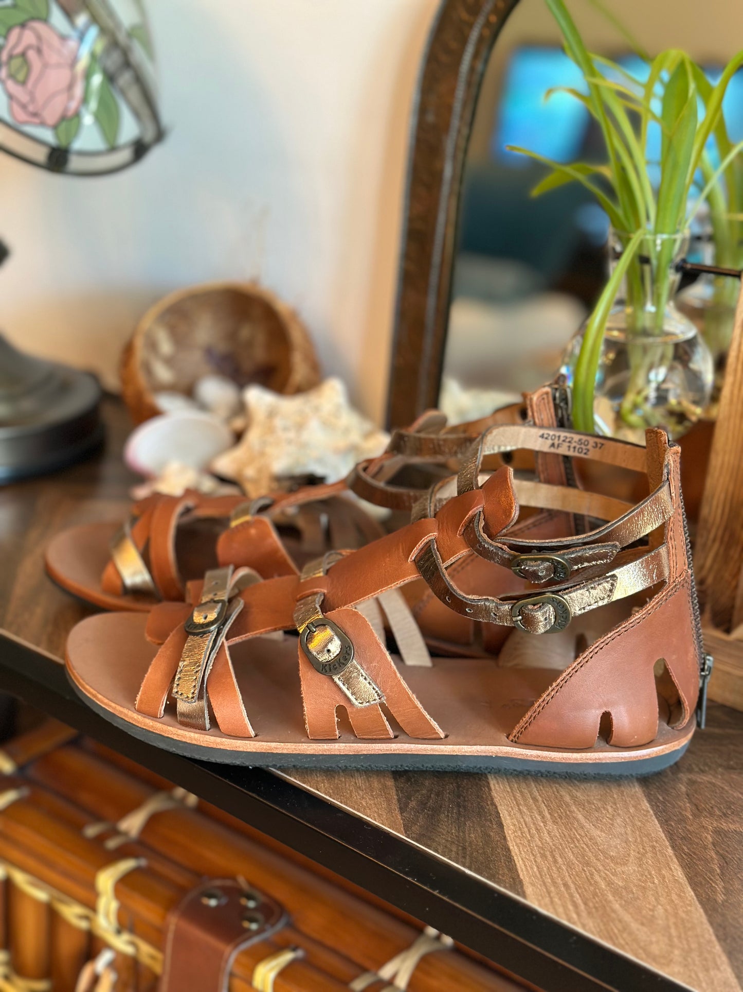 Sandales spartiates cuir camel et doré T.37