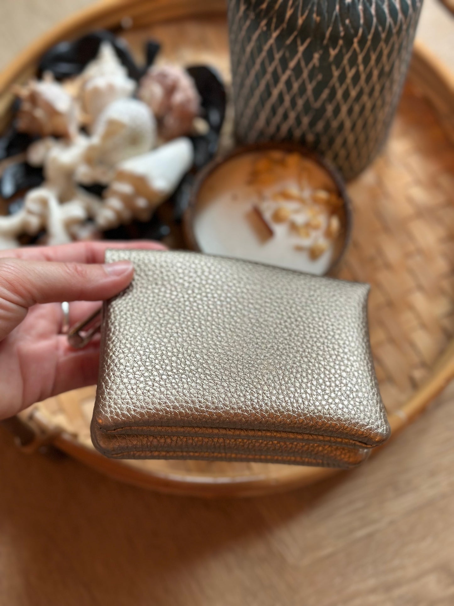Porte-monnaie taupe métal Flora & Co ligne Bobby – Neuf