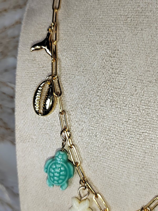 Collier doré en acier inoxydable avec breloques soleil, coquillage… Neuf