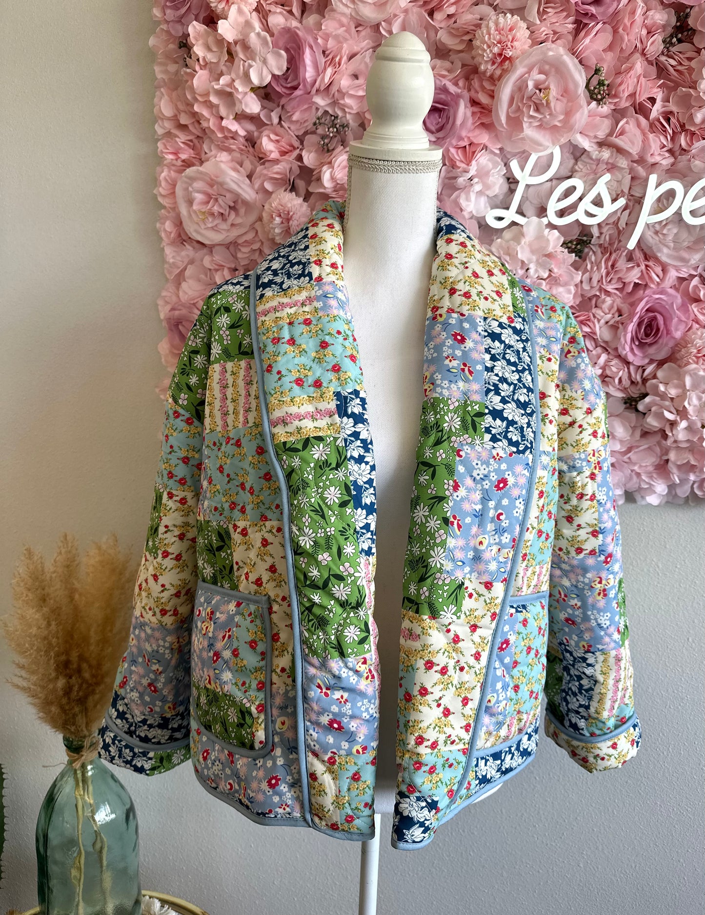 Belle veste imprimée motifs patchwork fleuris colorée T.36