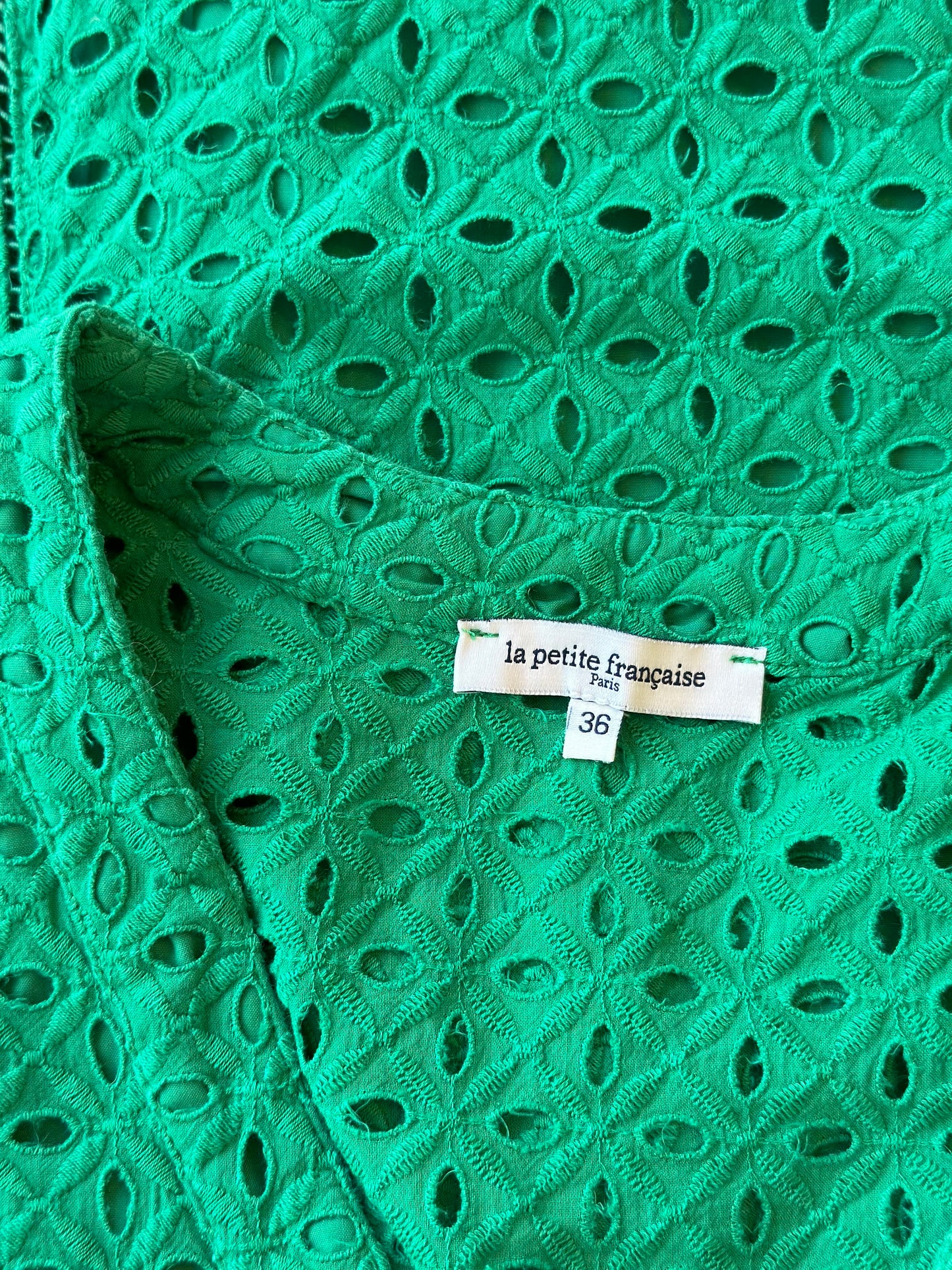 Robe midi verte en broderie anglaise, T.36