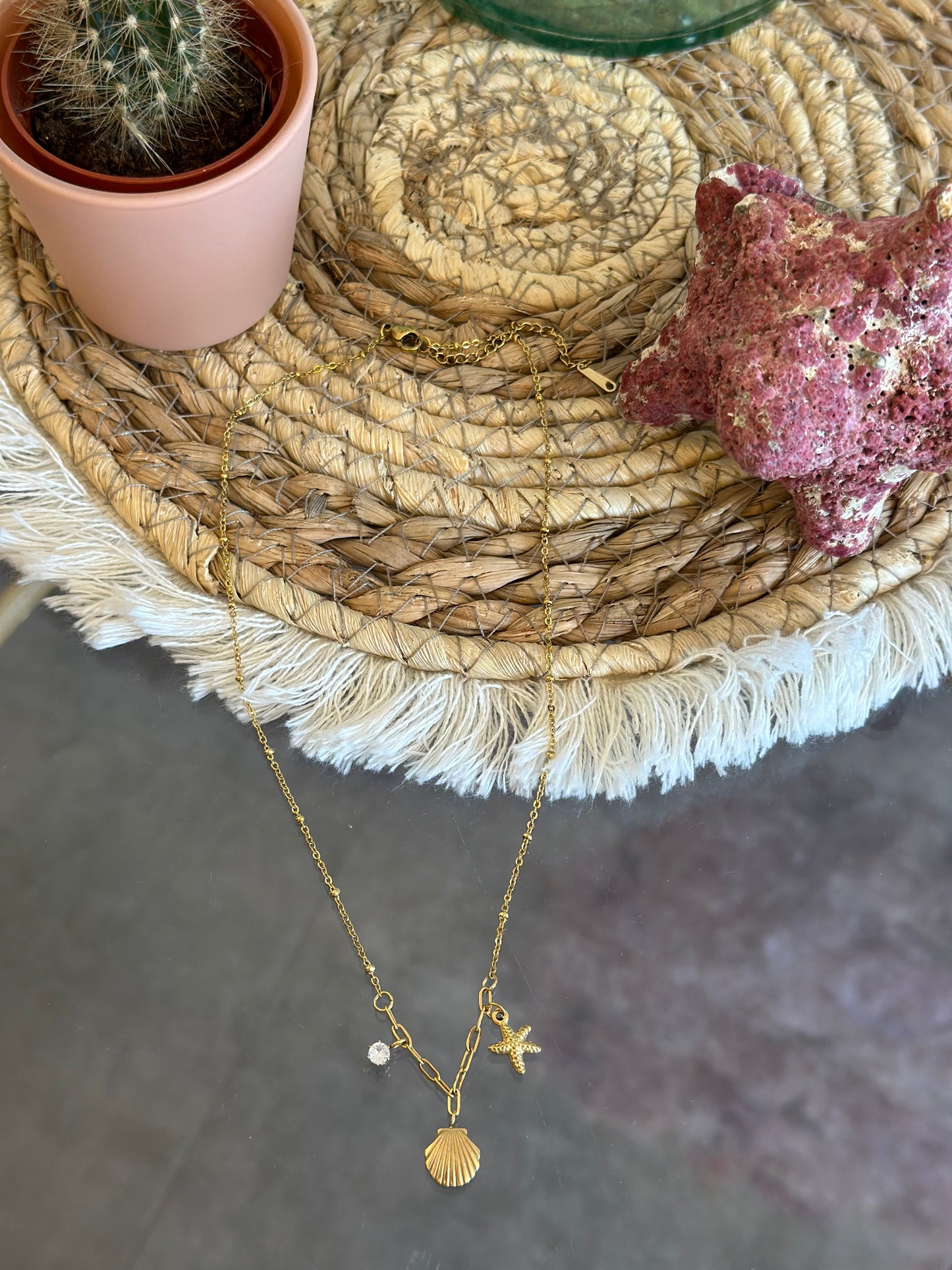 Collier doré en acier inoxydable avec pendentifs coquillages