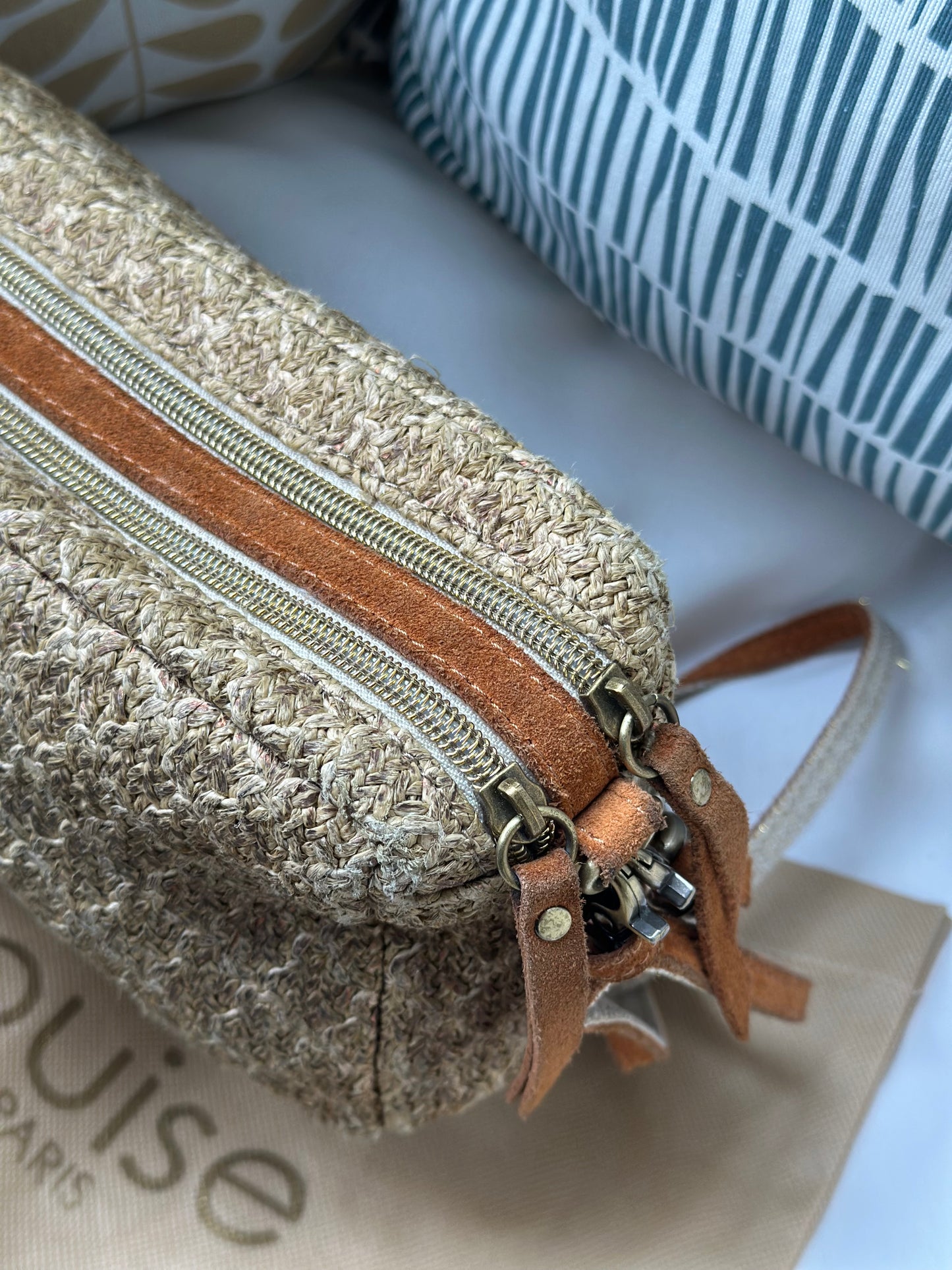Sac en cuir beige modèle “Mama” avec double bandoulière