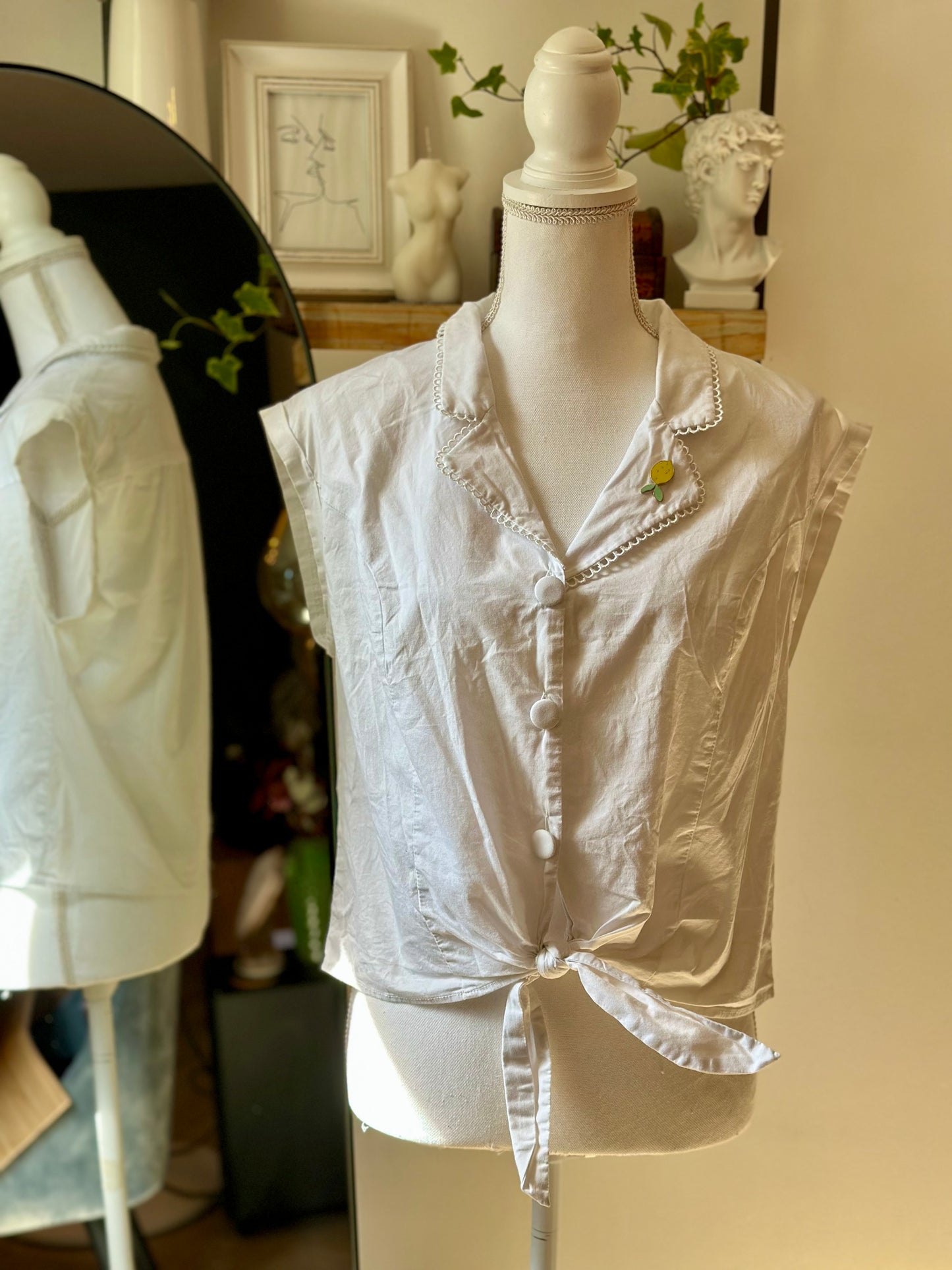 Chemise blanche brodée col citron T.38