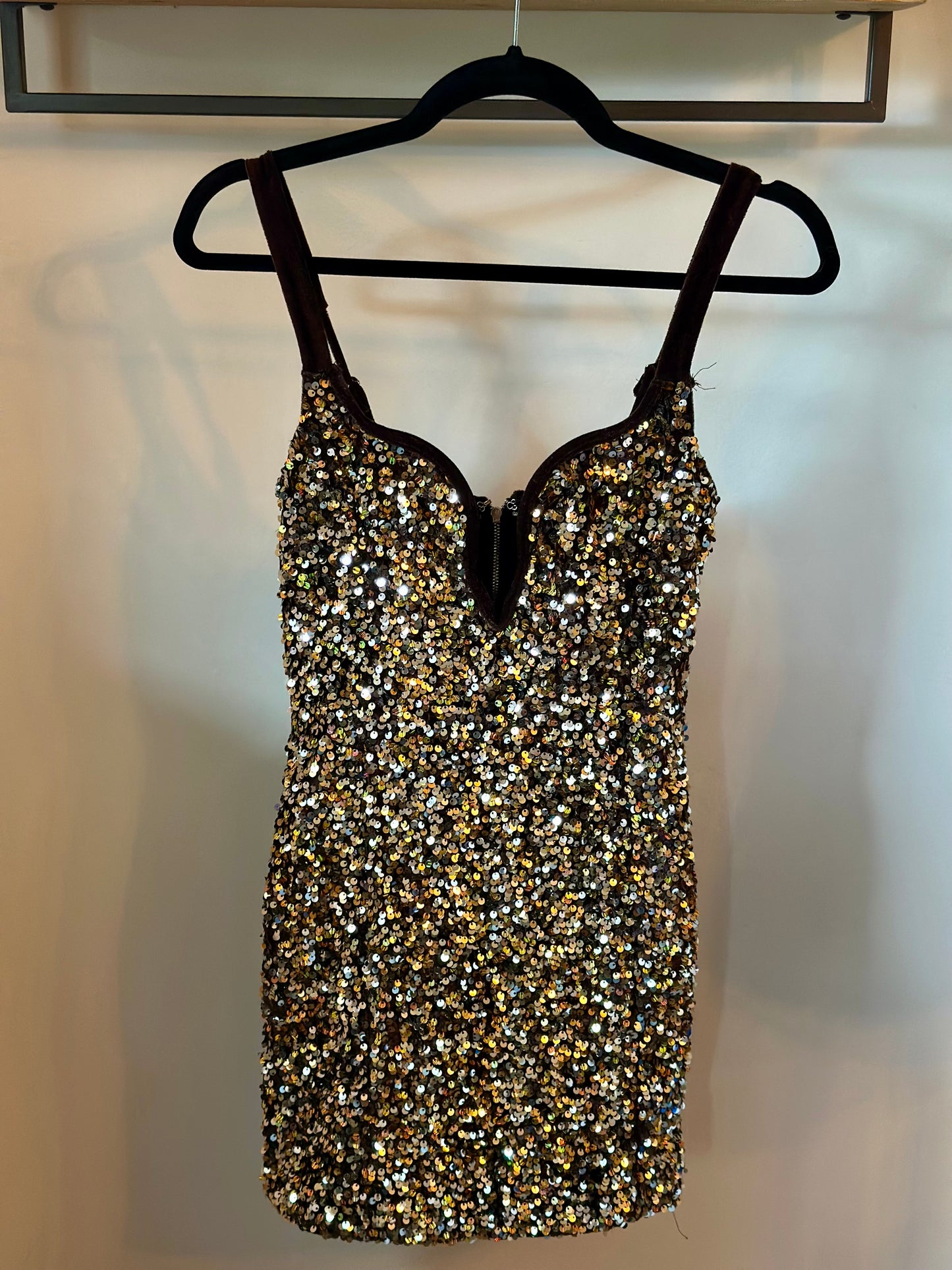 Robe à sequins dorés T.36