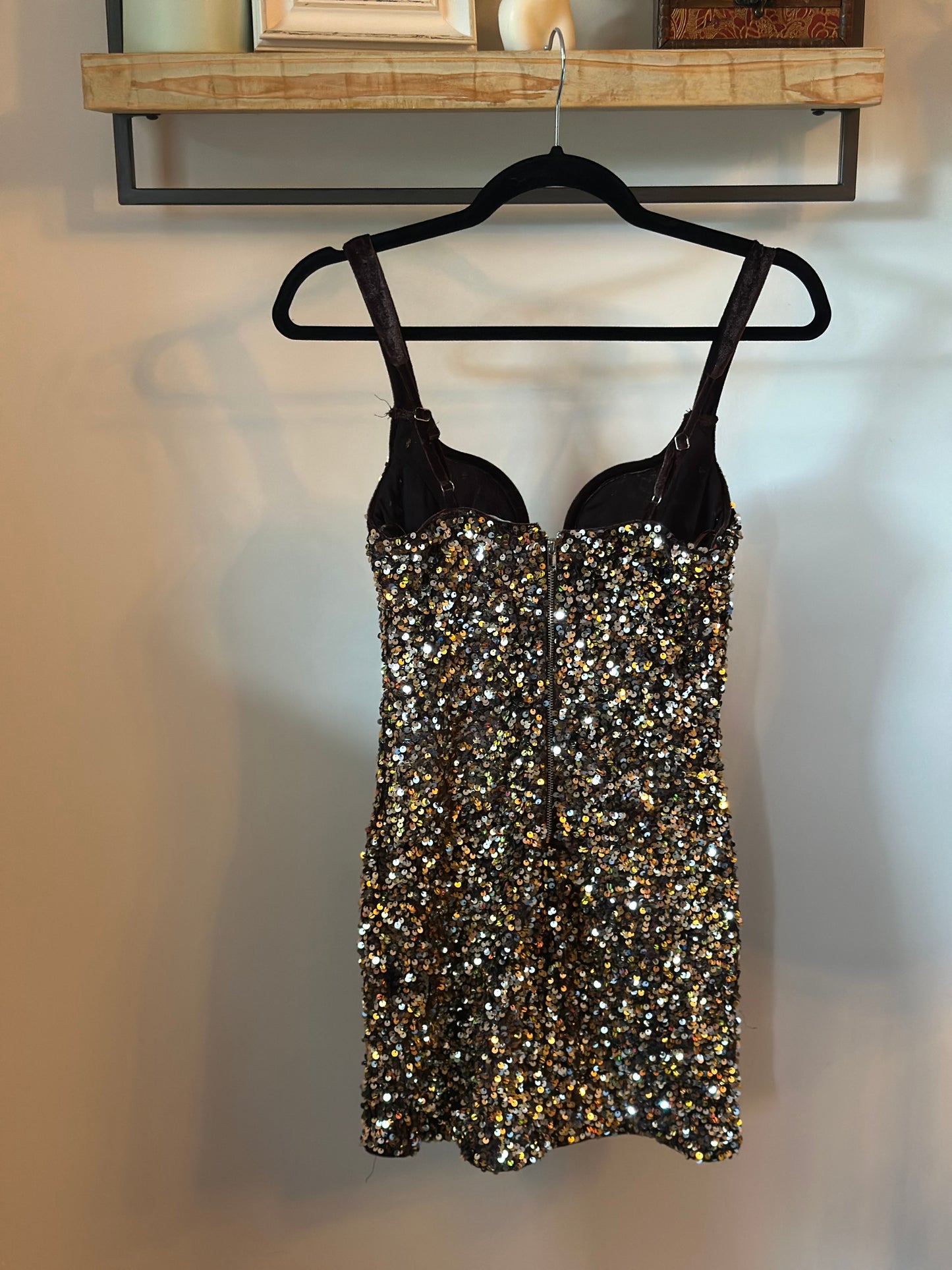Robe à sequins dorés T.36