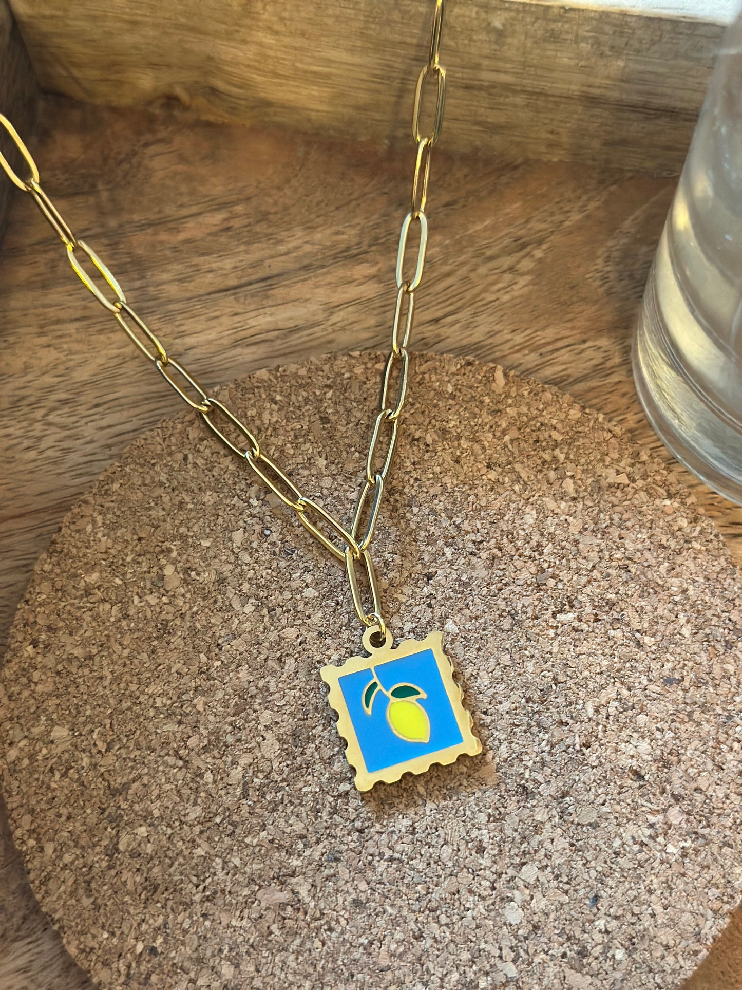 Collier chaîne dorée acier inoxydable – pendentif citron coloré