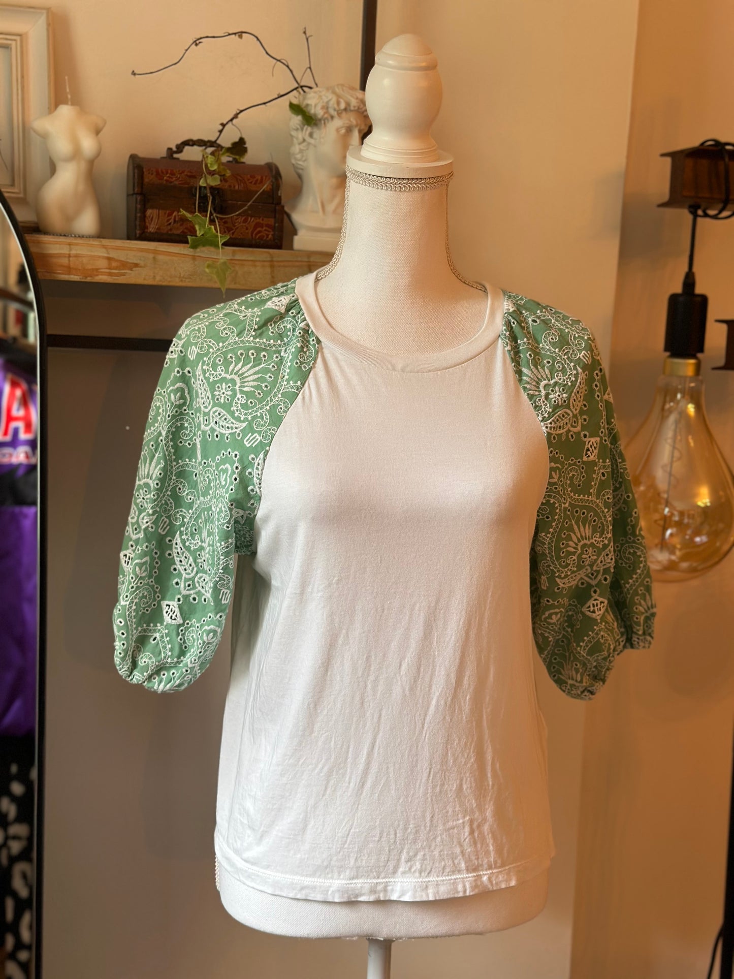 T-shirt manches bouffantes broderie vert T.36/38