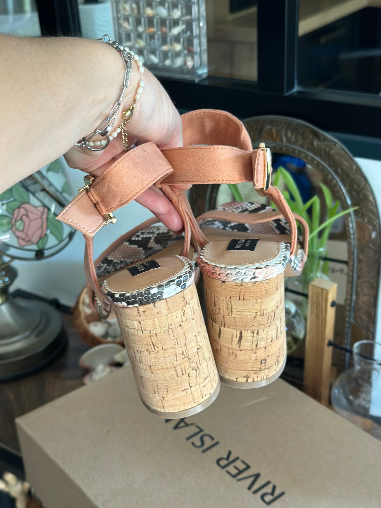 Sandales corail rose clair à talon T.39 – neuves