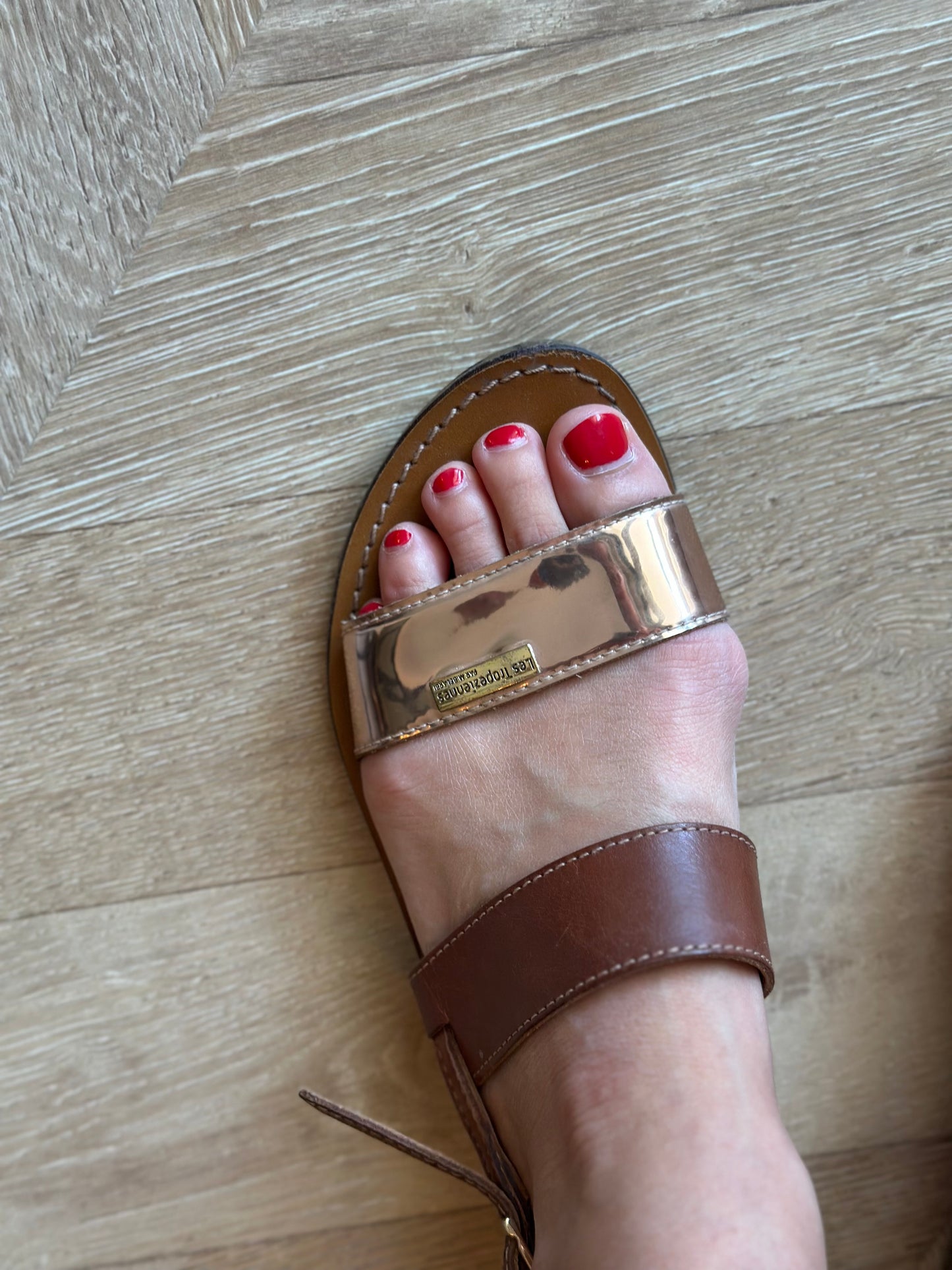 Sandales cuir camel et métallisé T.36