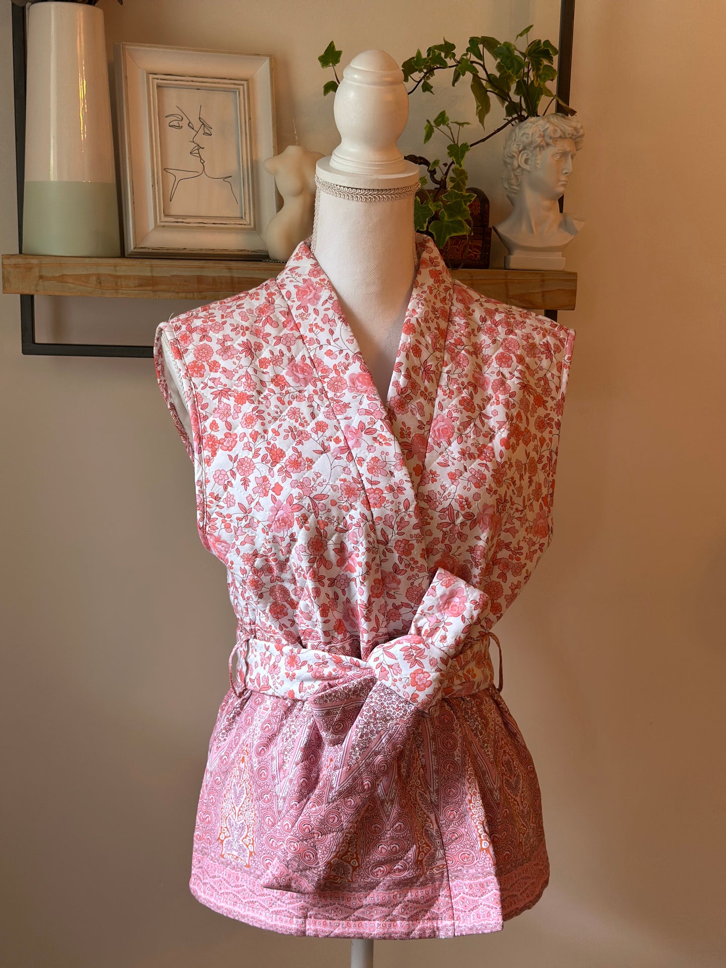 Veste matelassée sans manches fleurie T.36/38