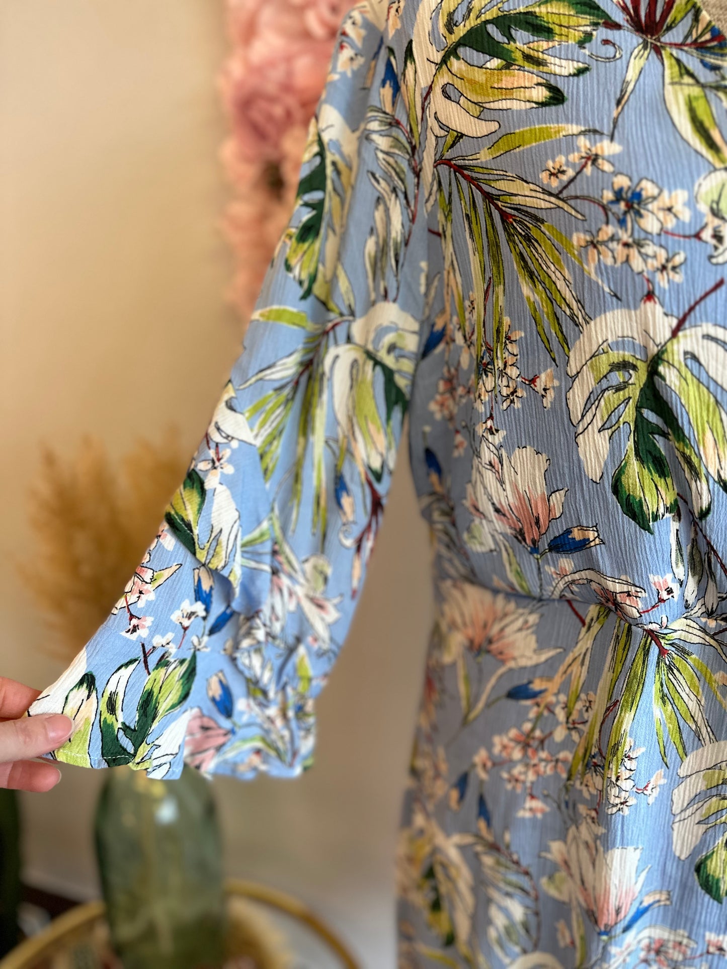 Robe bleu clair à motifs fleuris T.42