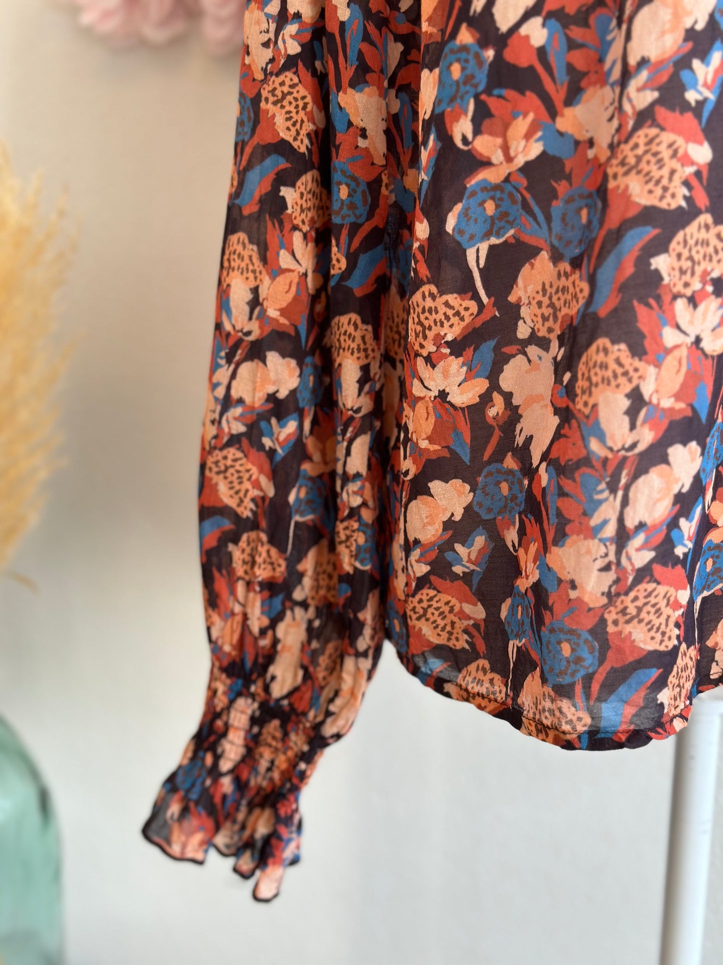 Belle blouse coupe ample motifs fleuris colorée T.40