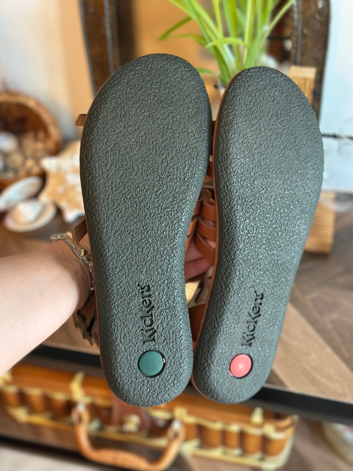 Sandales spartiates cuir camel et doré T.37
