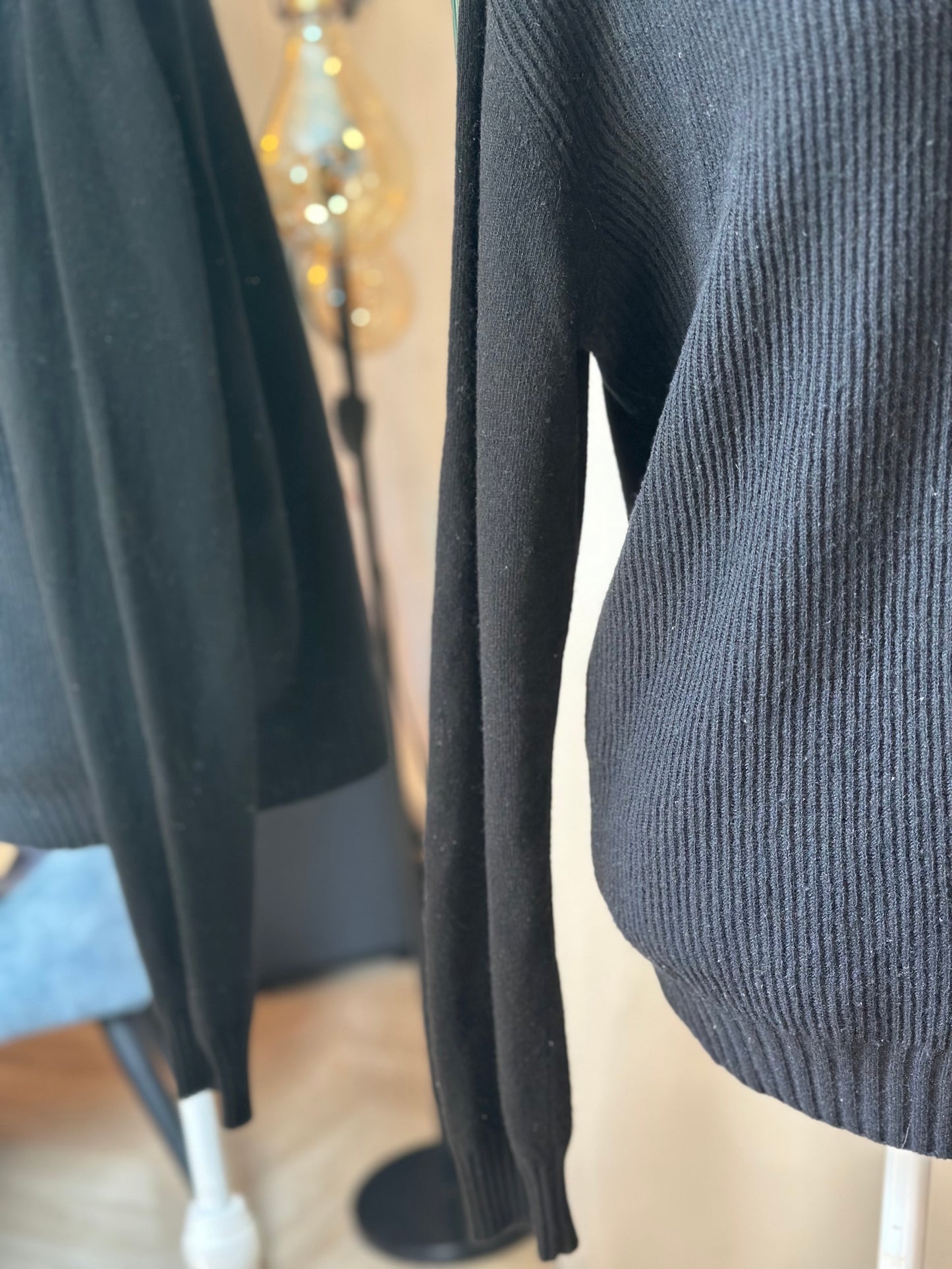Pull noir en laine logo brodé T.42