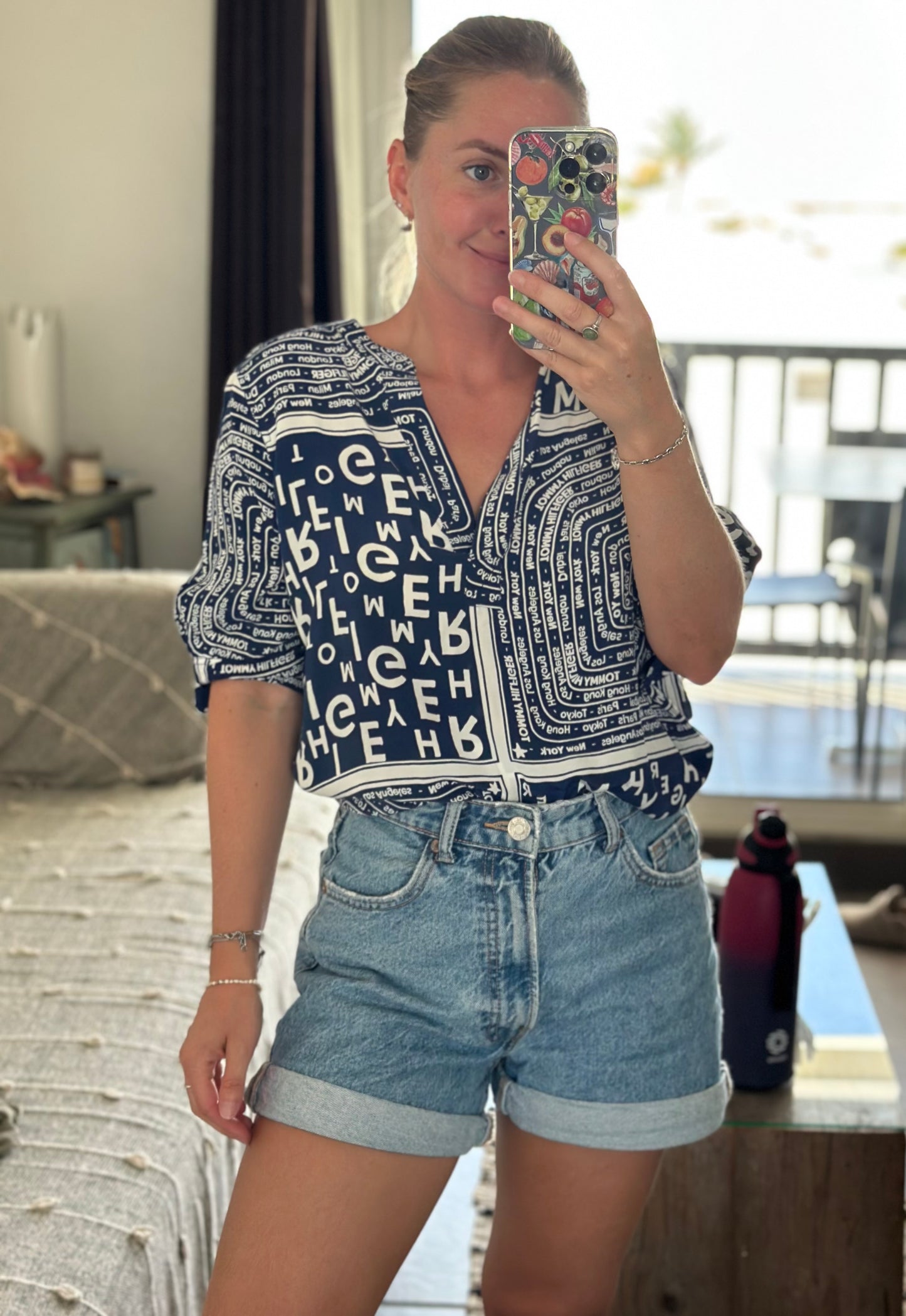 Blouse bleue à motifs T.40