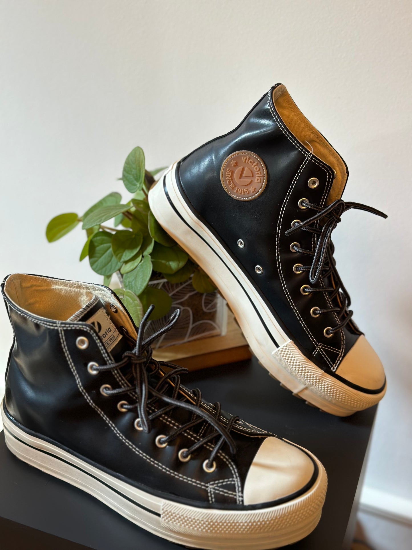 Basket montante à plateforme style converse P.40