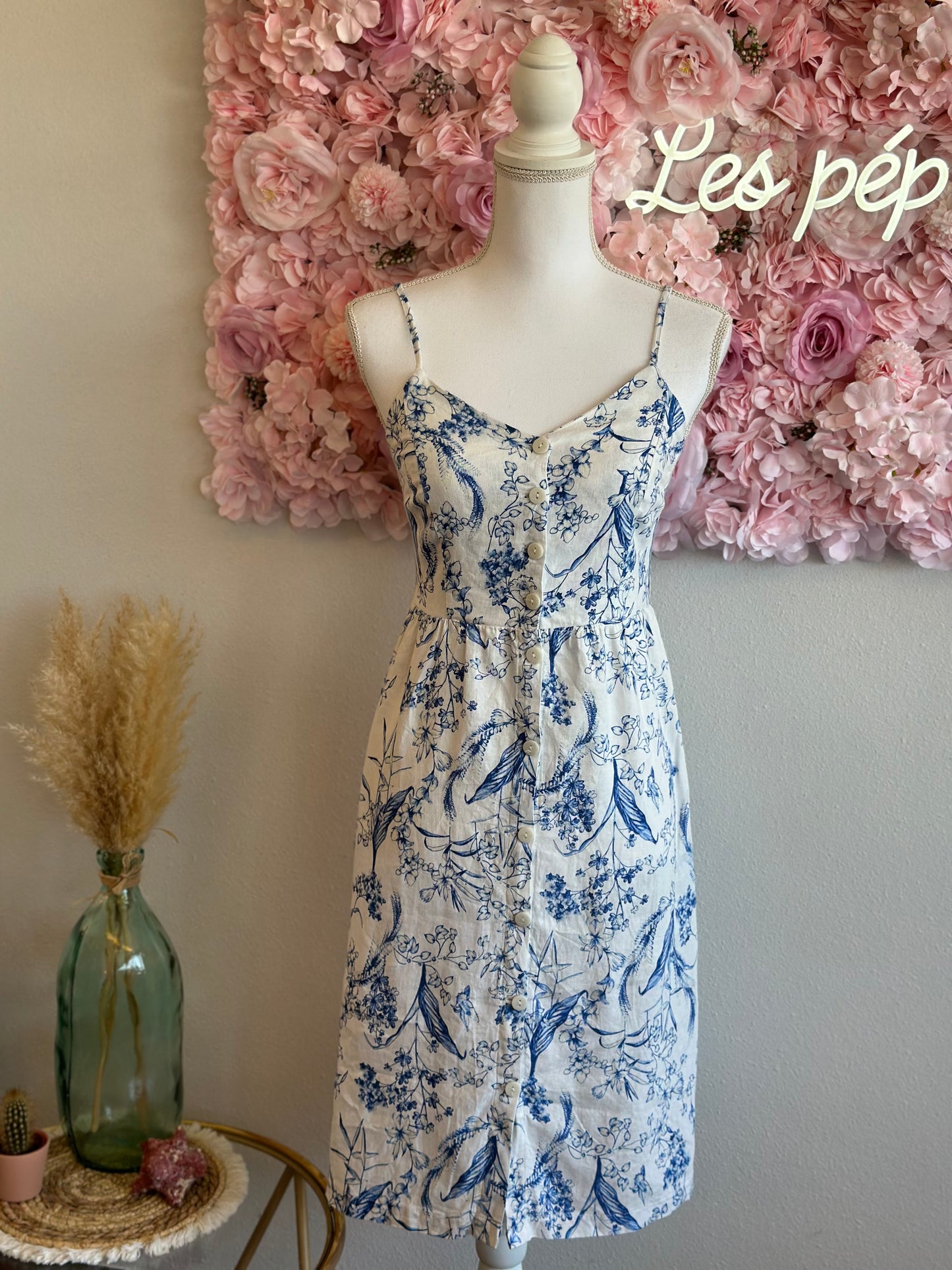 Robe d'été blanche en lin, motifs Jouy fleuris bleu clair, T.36