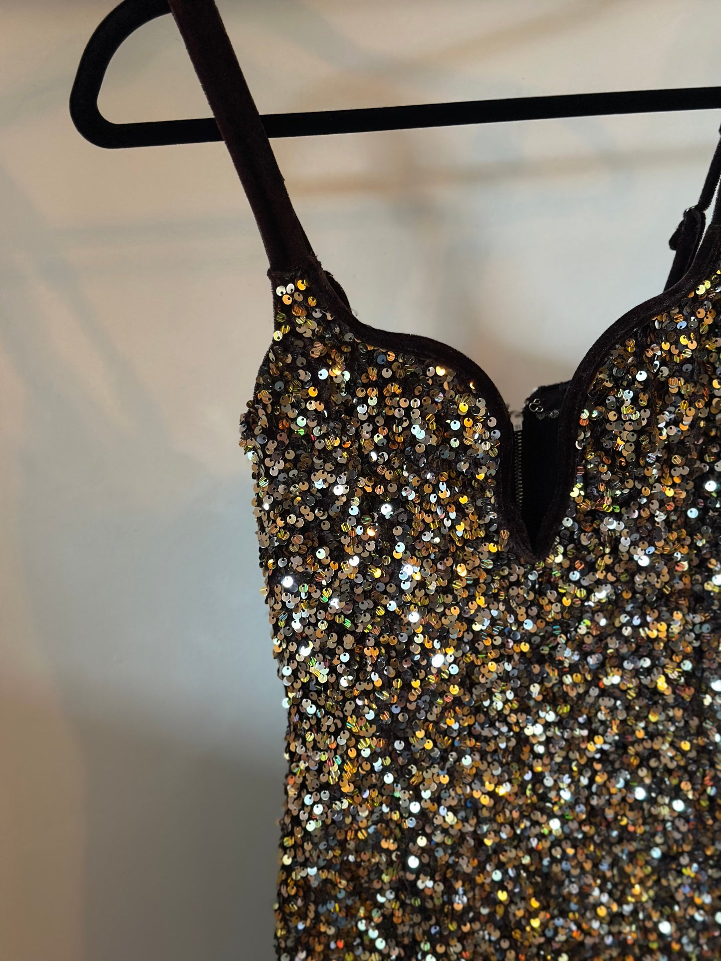 Robe à sequins dorés T.36