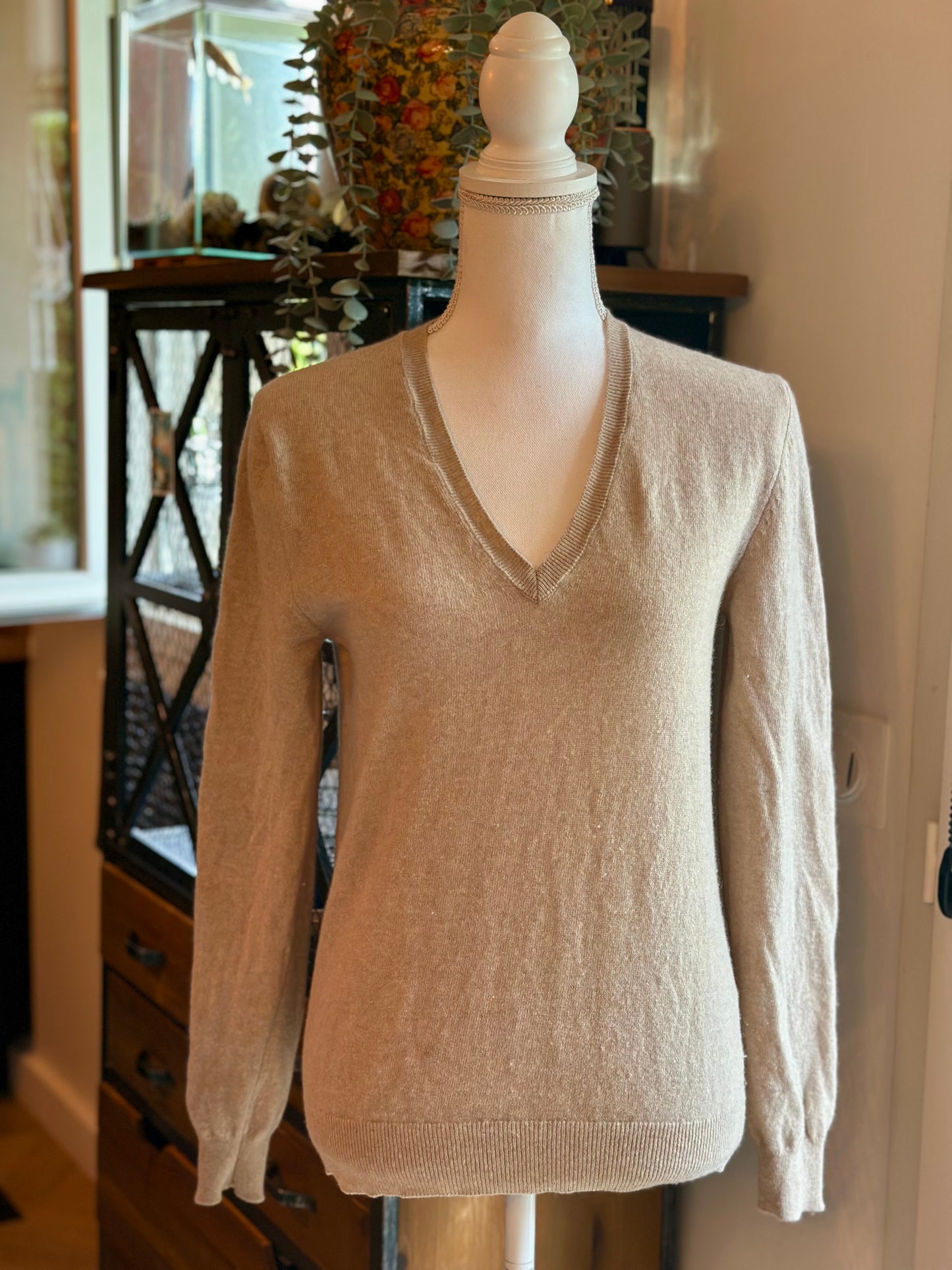 Pull en laine mérinos beige col en V T.38