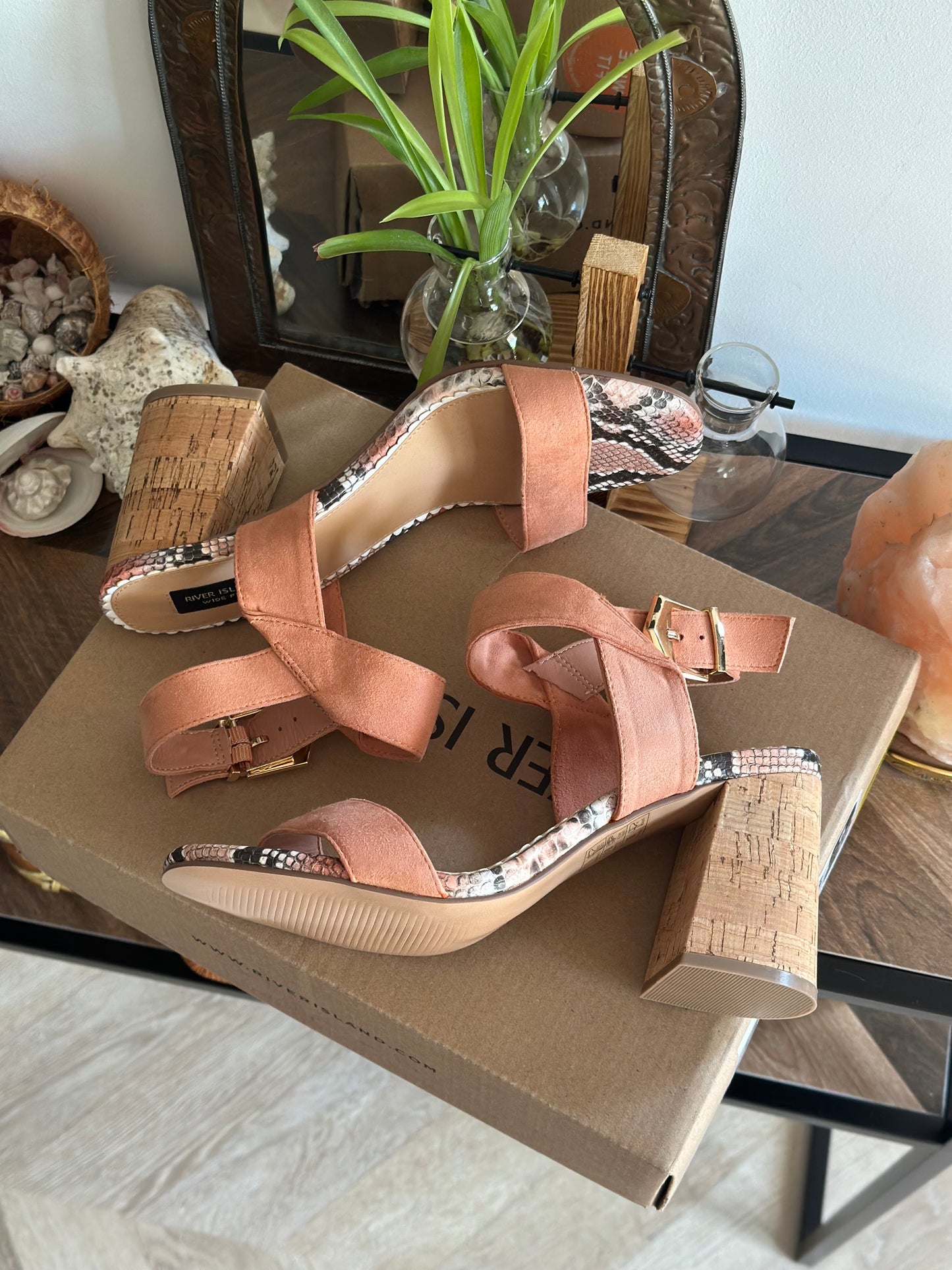 Sandales corail rose clair à talon T.39 – neuves