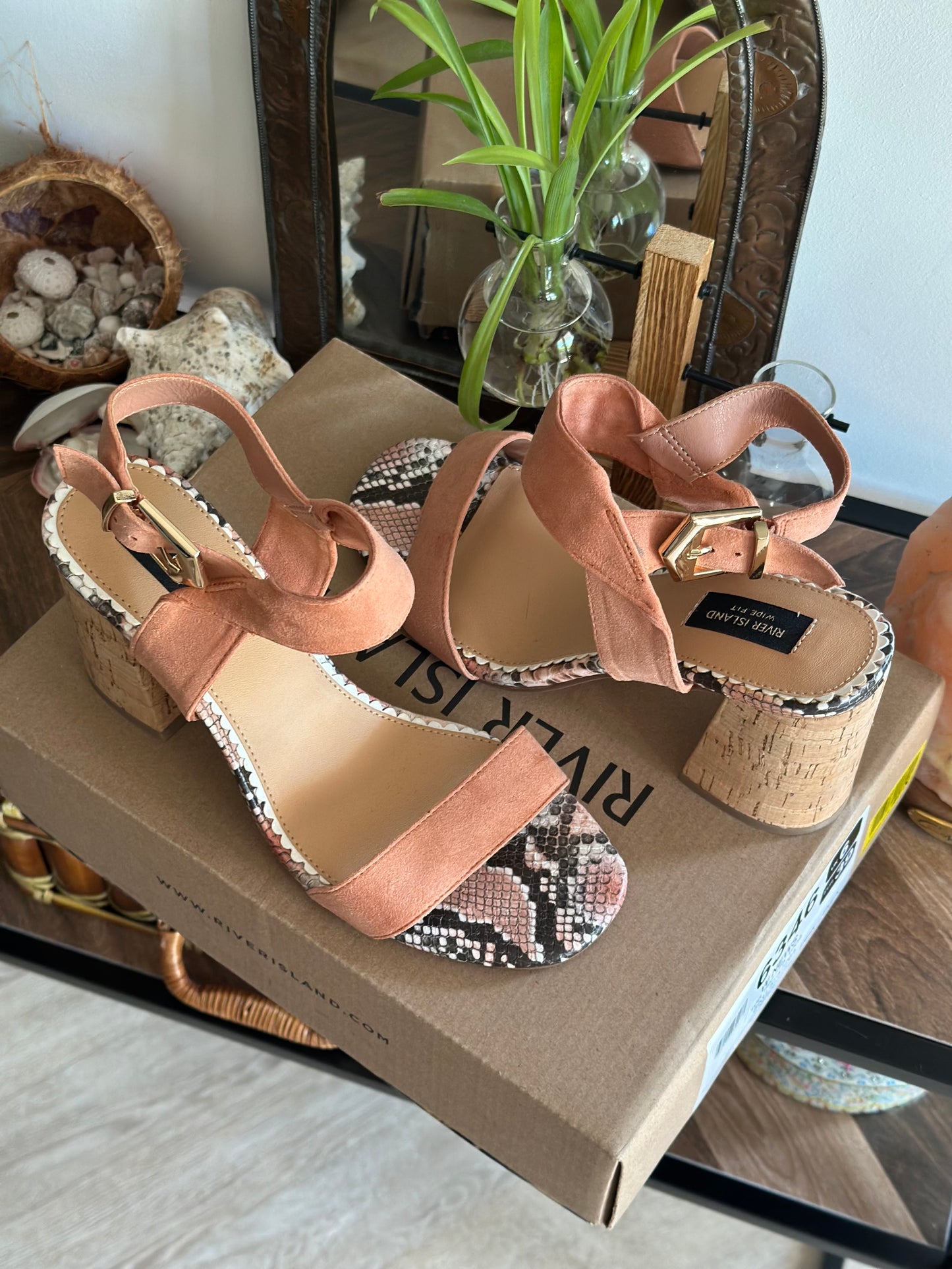 Sandales corail rose clair à talon T.39 – neuves