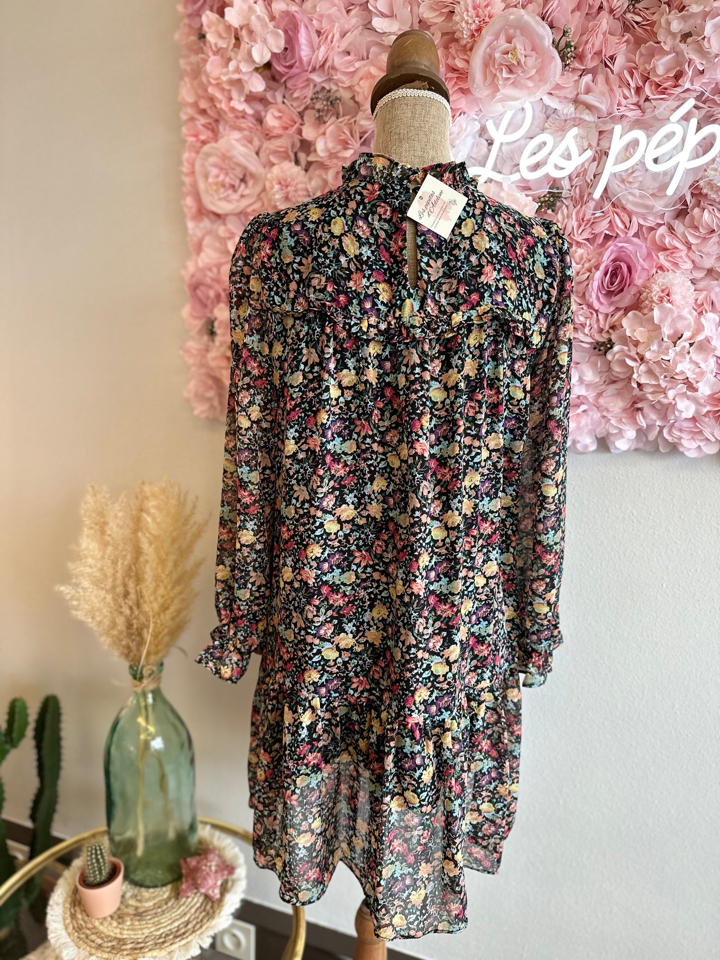 Robe noire imprimée fleurs colorées, T.36