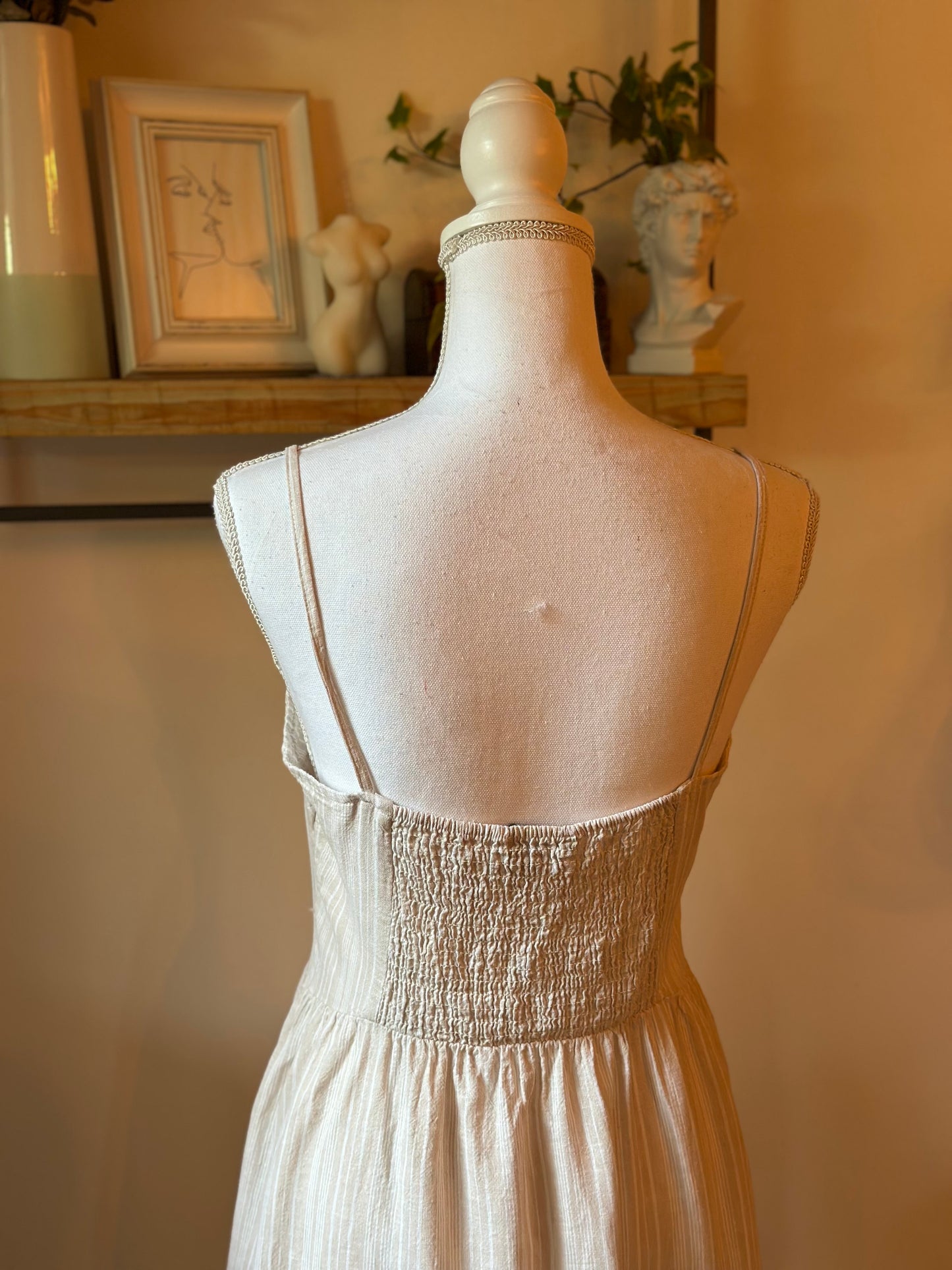 Robe midi à rayures fines beige – en lin T.40