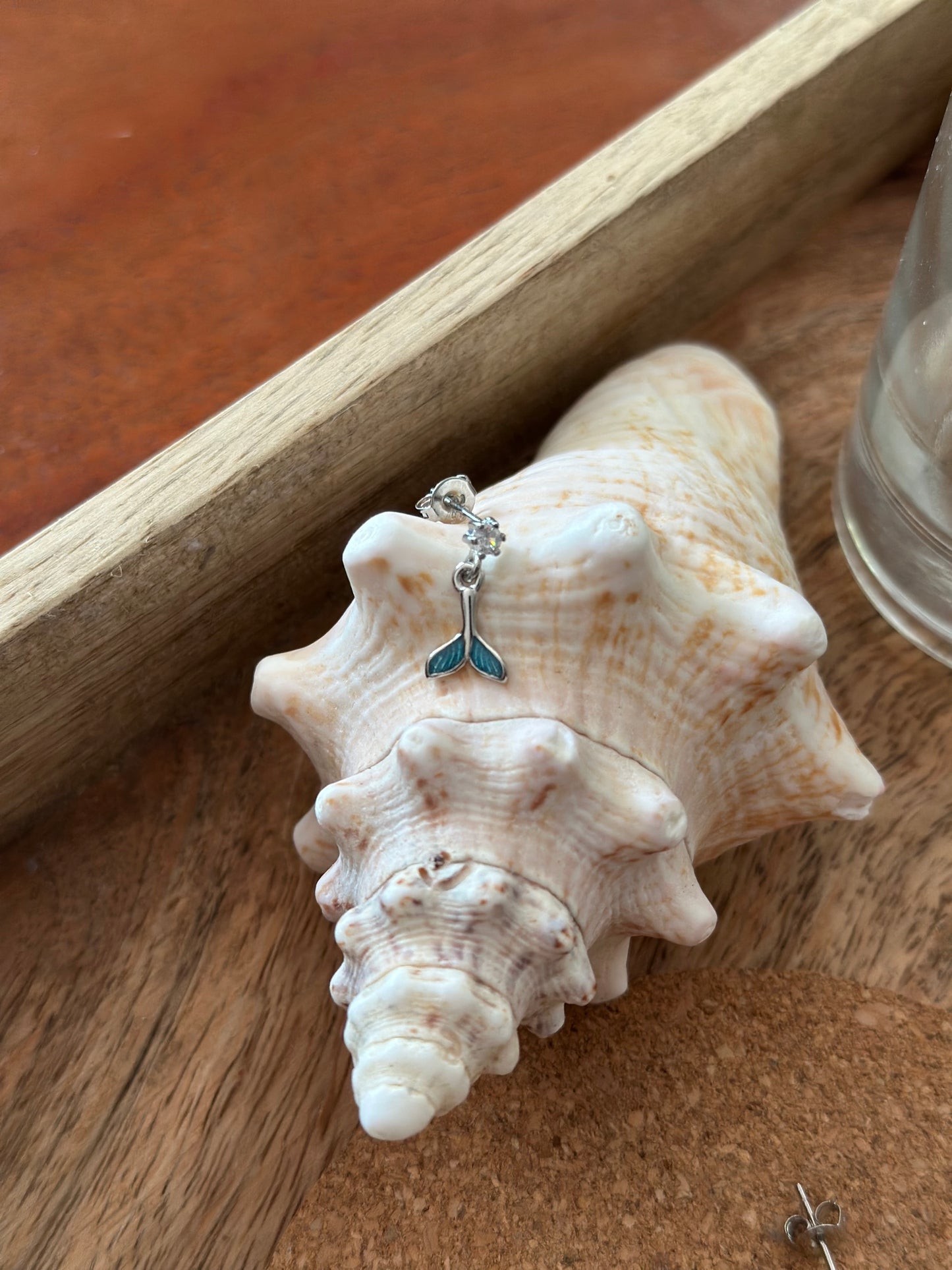 Boucles d’oreilles pendantes sirène – argent & bleu – neuves