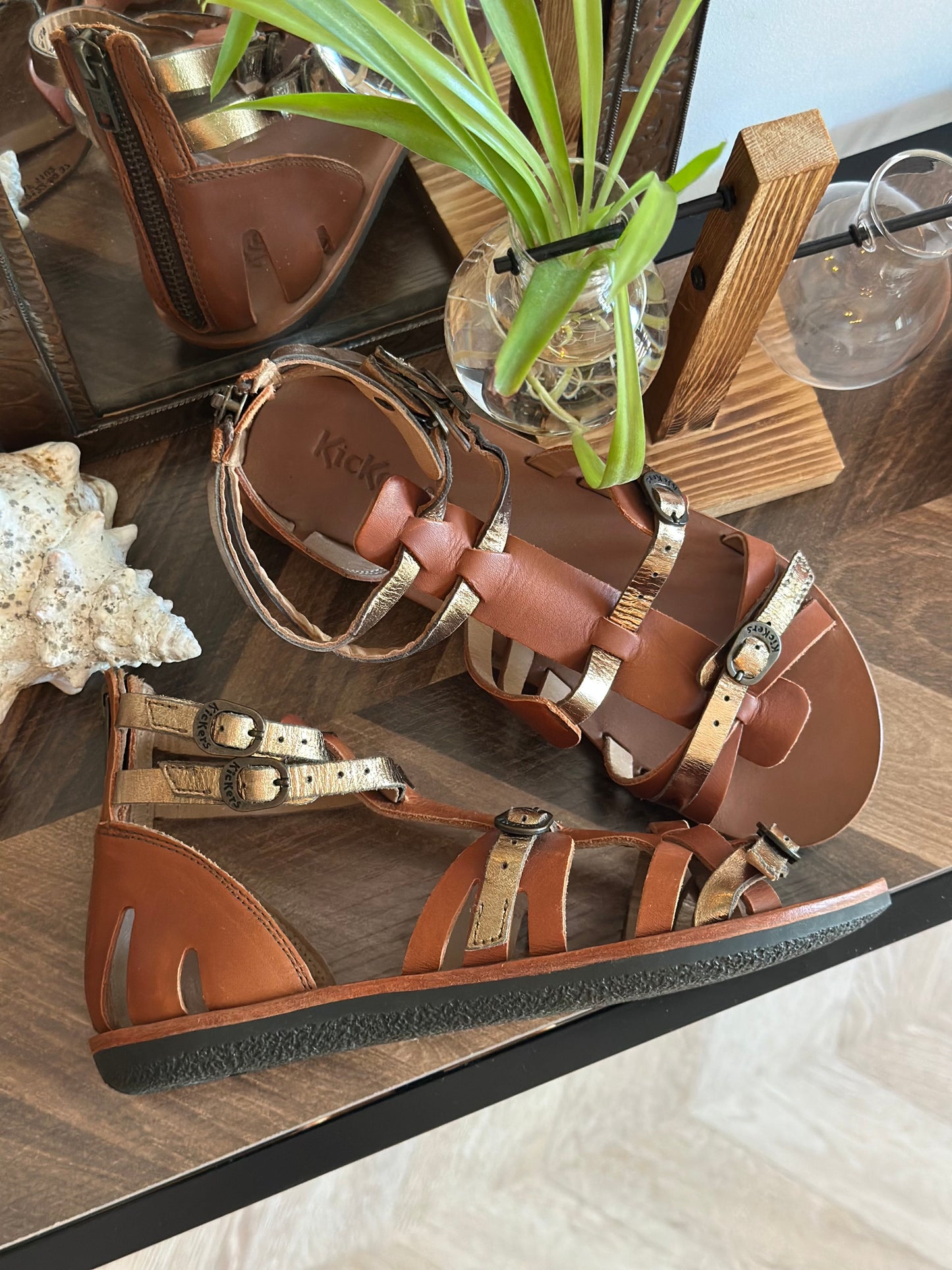 Sandales spartiates cuir camel et doré T.37