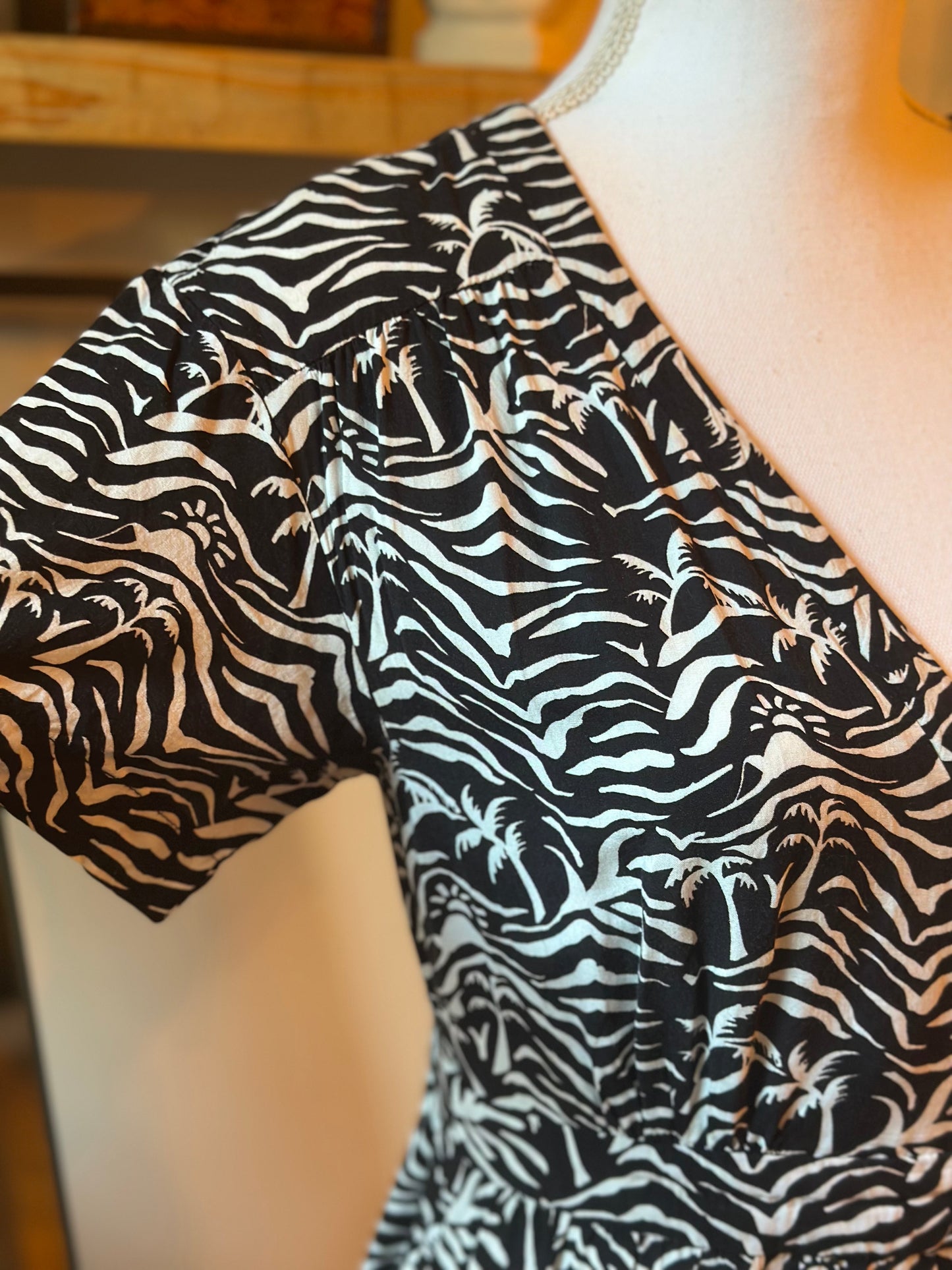 Robe imprimé zèbre palmiers noir et blanc T.36
