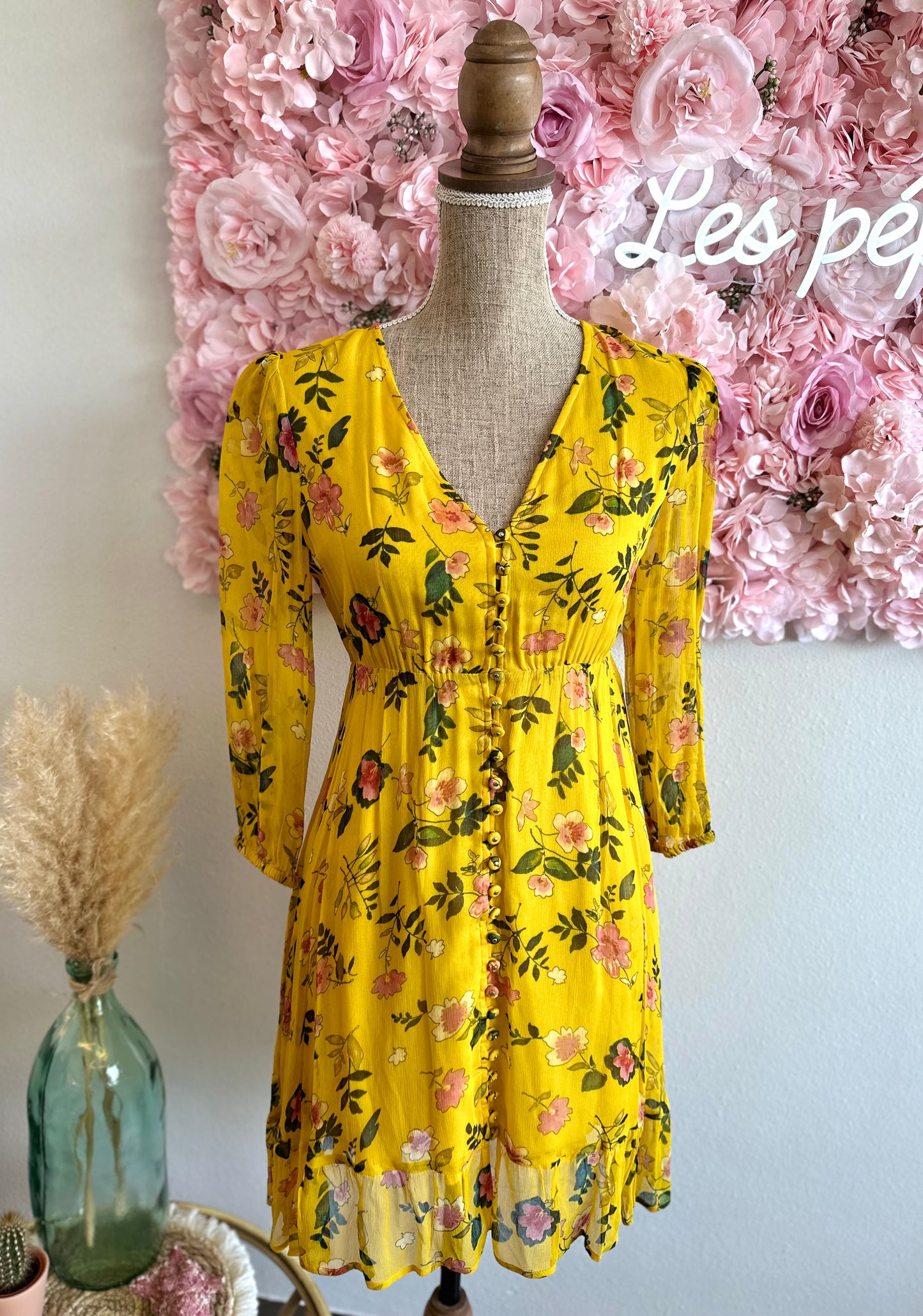 Belle robe jaune à fleurs T.36 neuve