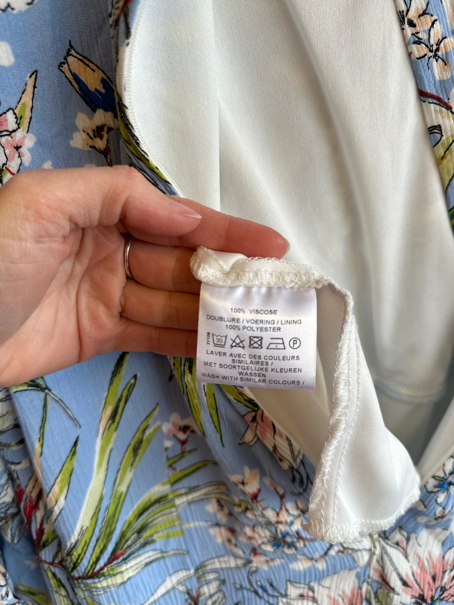 Robe bleu clair à motifs fleuris T.42