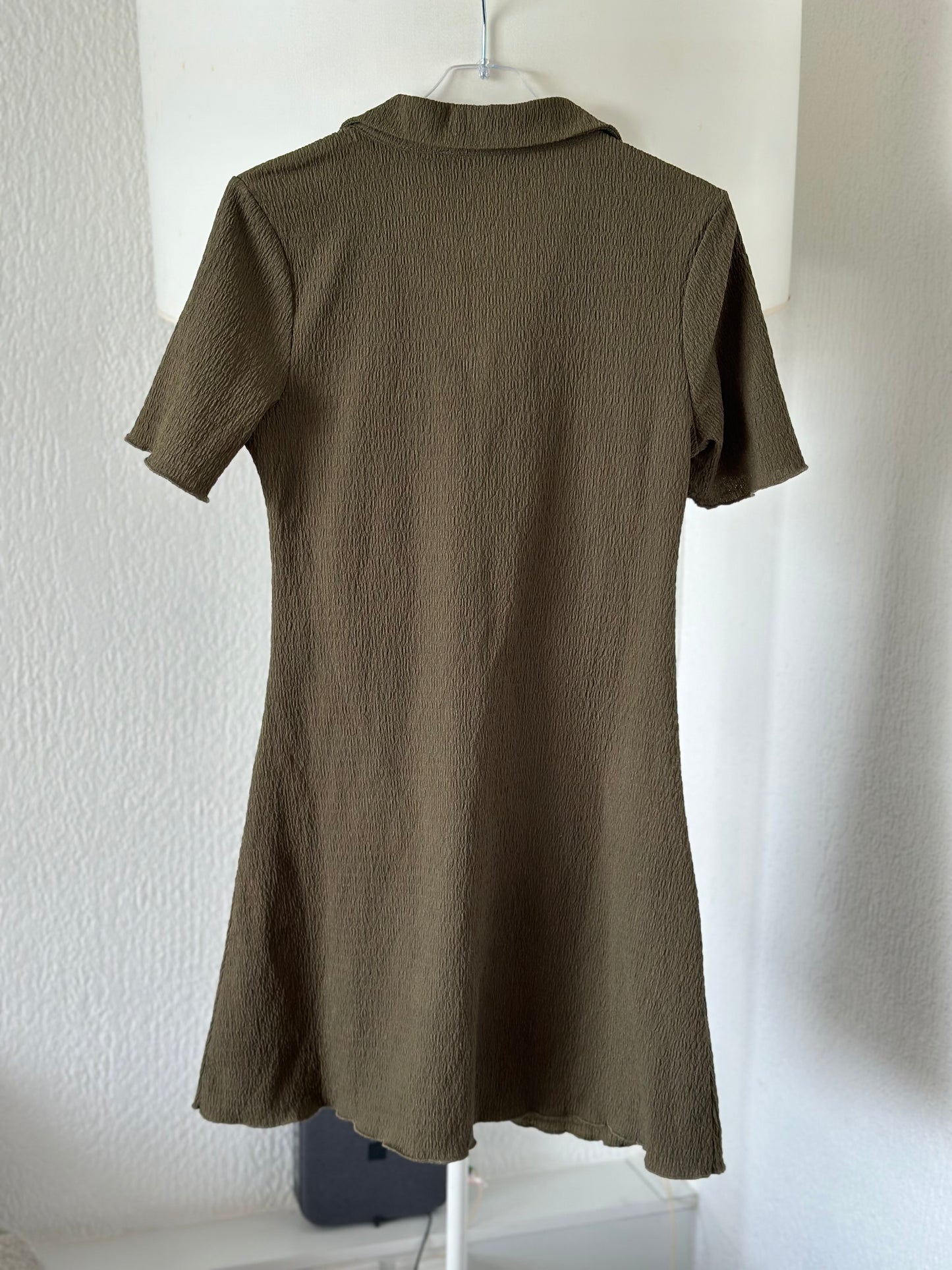 Robe kaki effet crêpé T.36