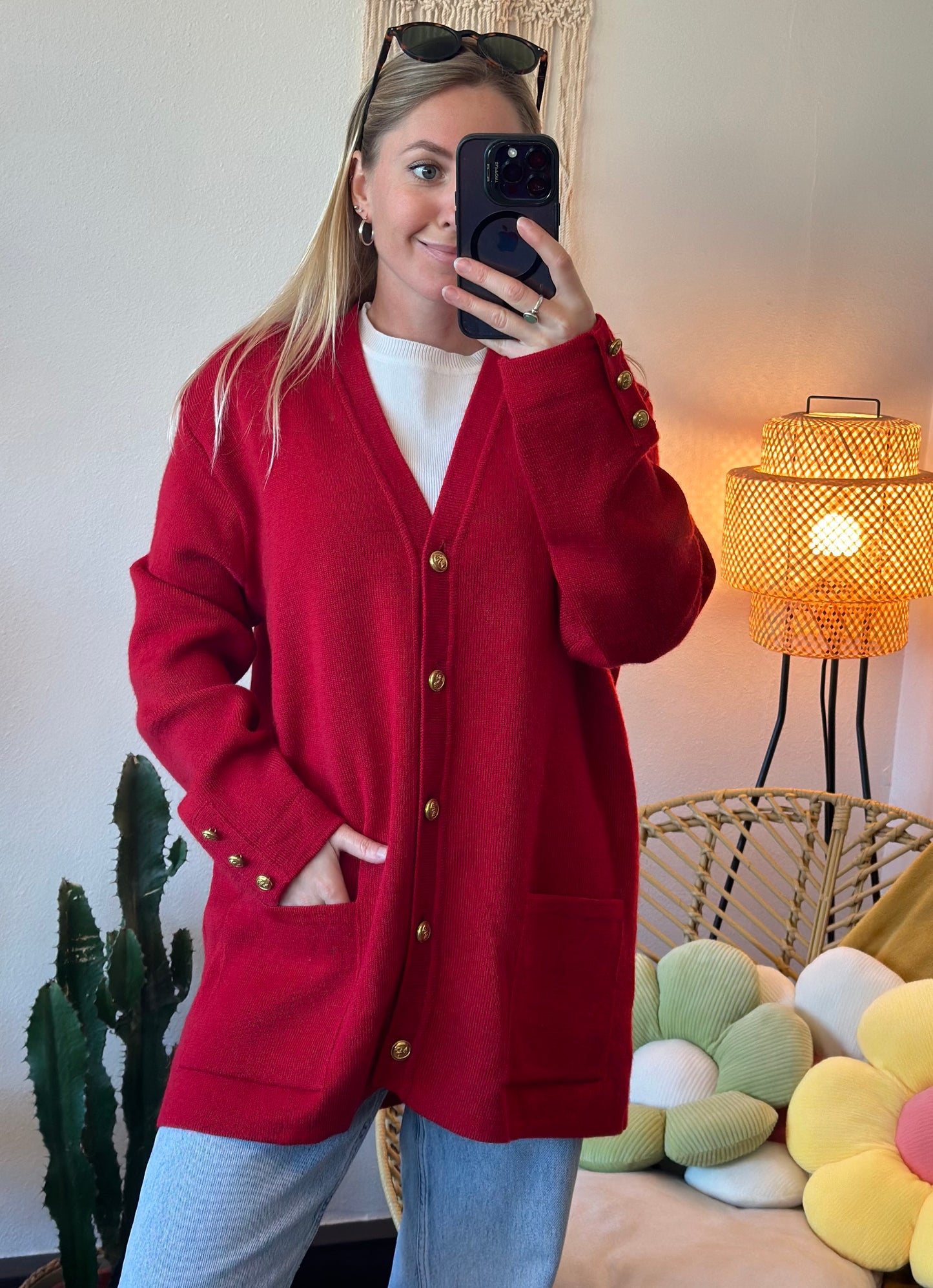Cardigan en laine rouge, boutons dorés, modèle vintage T.U