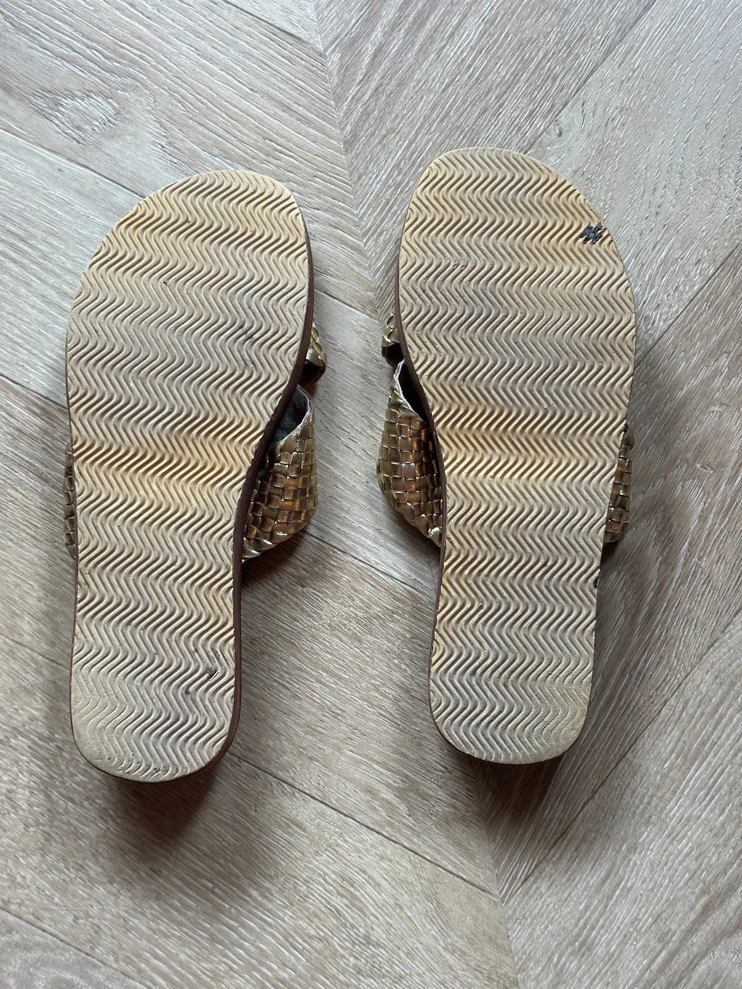 Sandales cuir tressé doré T.36