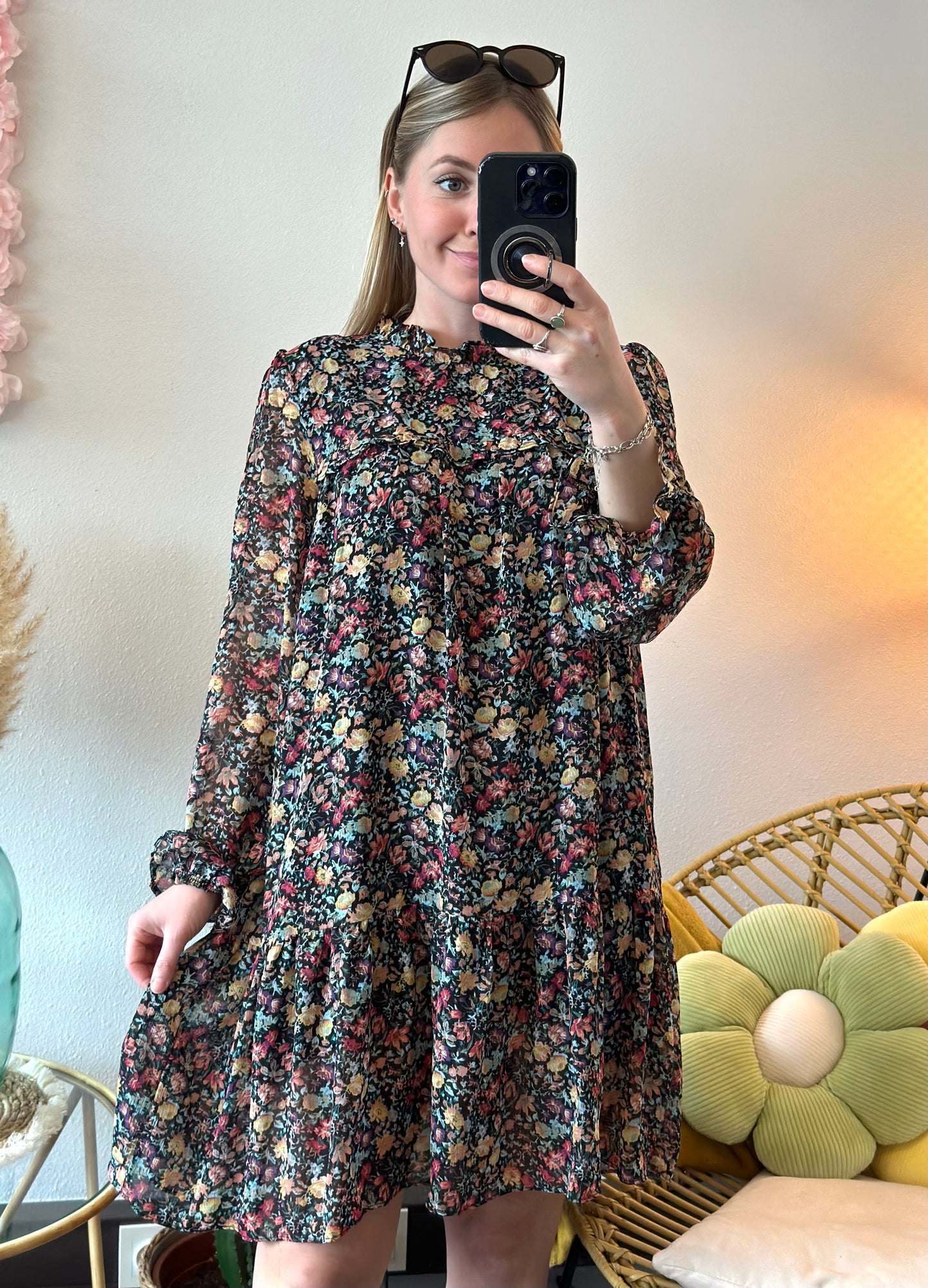 Robe noire imprimée fleurs colorées, T.36