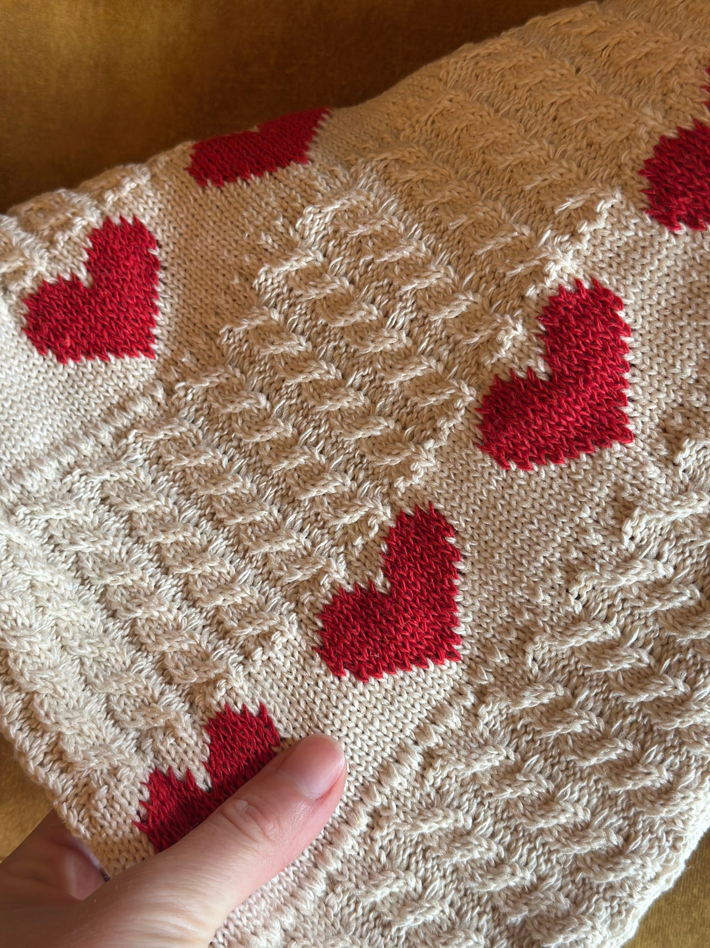 Sac fourre-tout en maille brodée avec motif cœur rouge