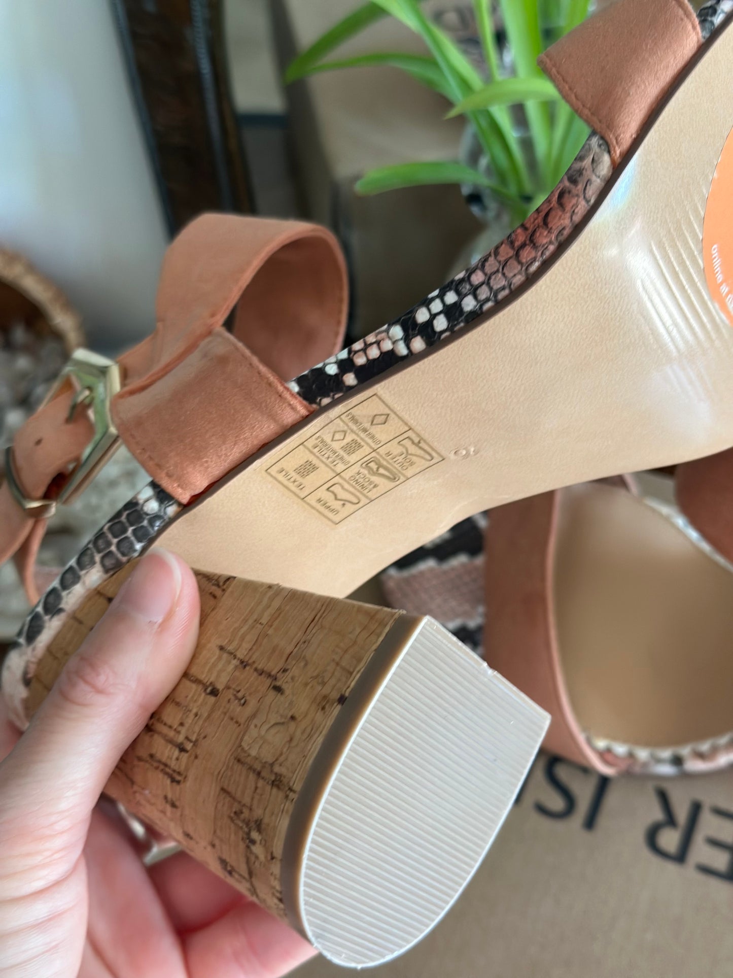 Sandales corail rose clair à talon T.39 – neuves