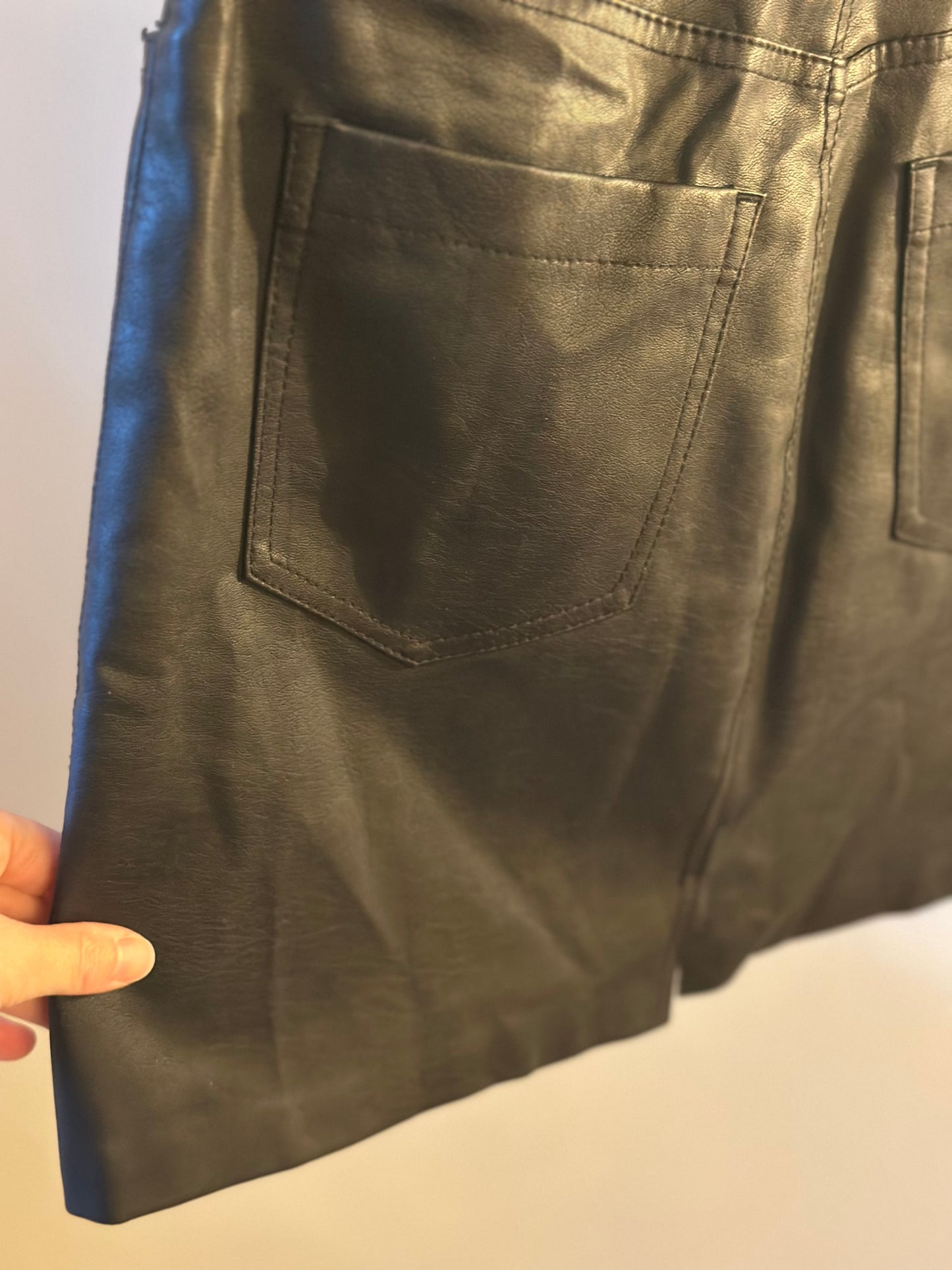 Jupe courte effet cuir noir T.36