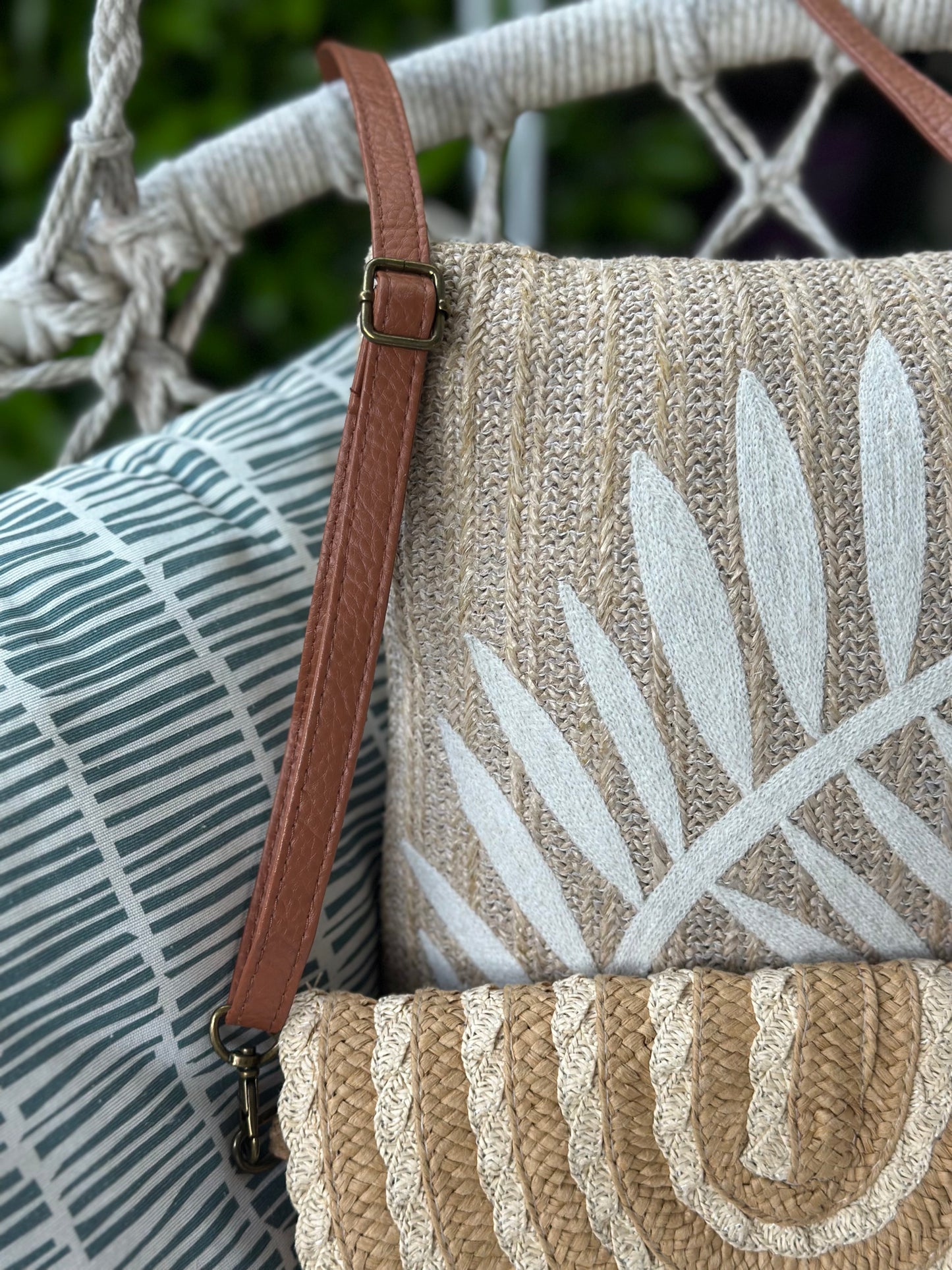 Sac bandoulière raphia motif graphique bohème