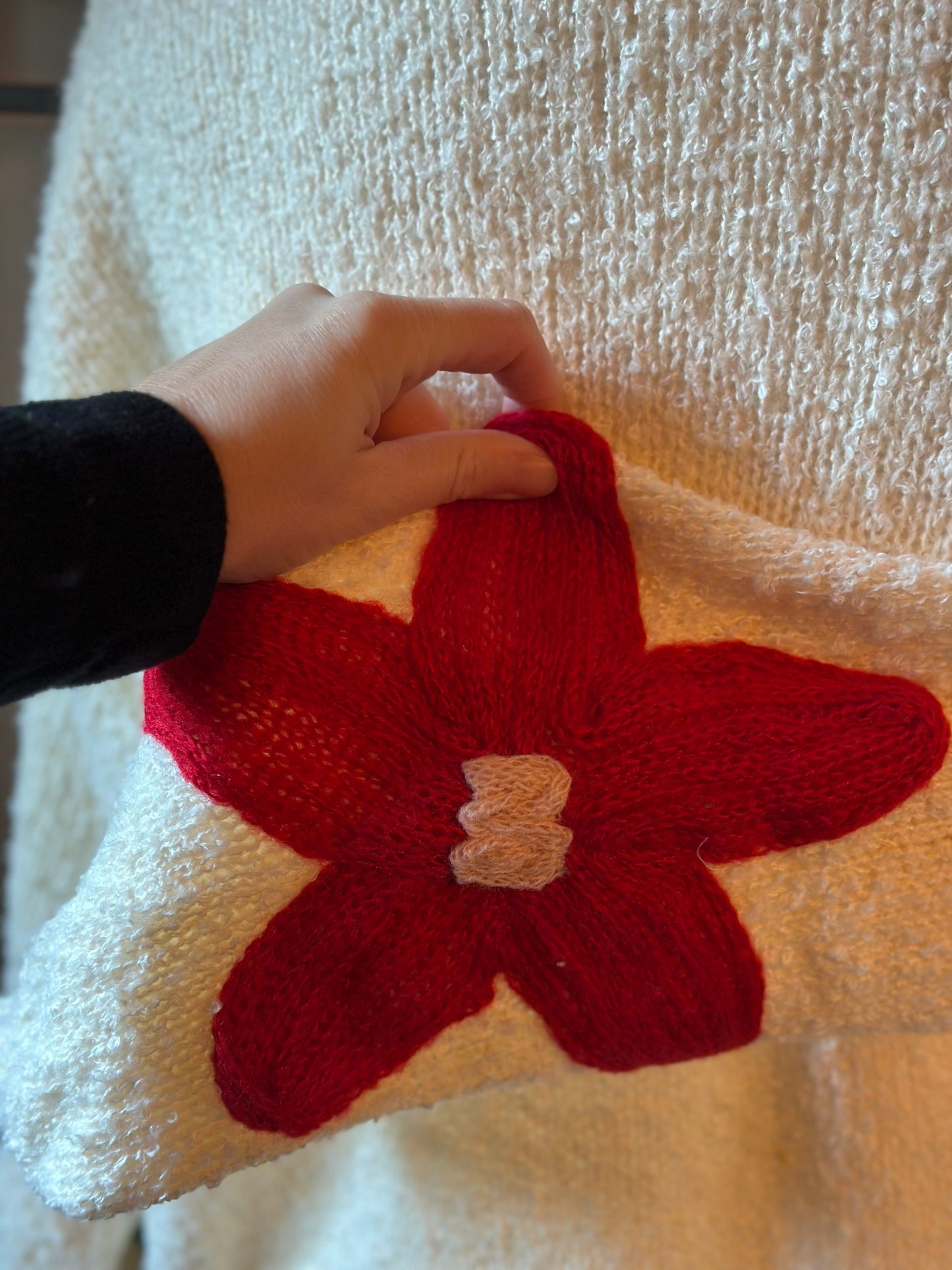 Pull en maille douce brodé de fleurs colorées T.U neuf