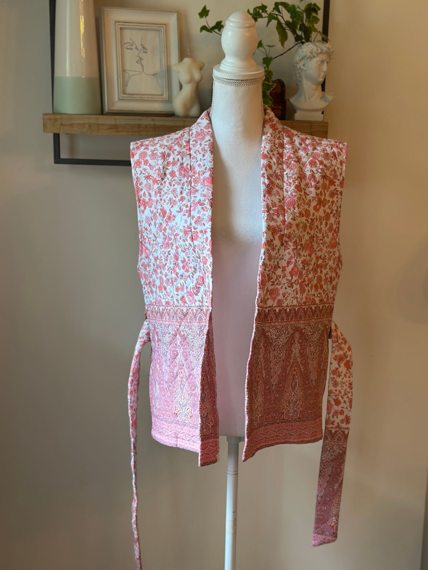 Veste matelassée sans manches fleurie T.36/38