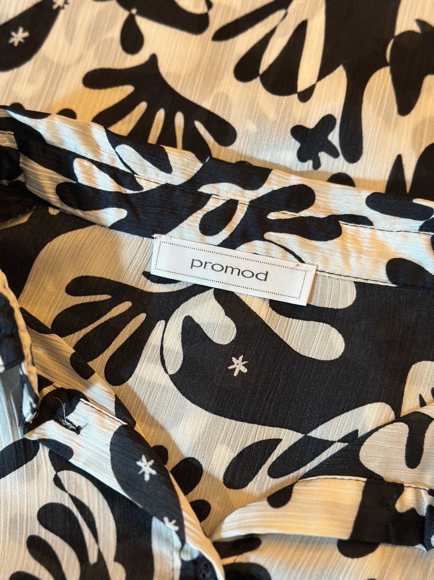 Chemise fluide imprimé noir et écru T.36