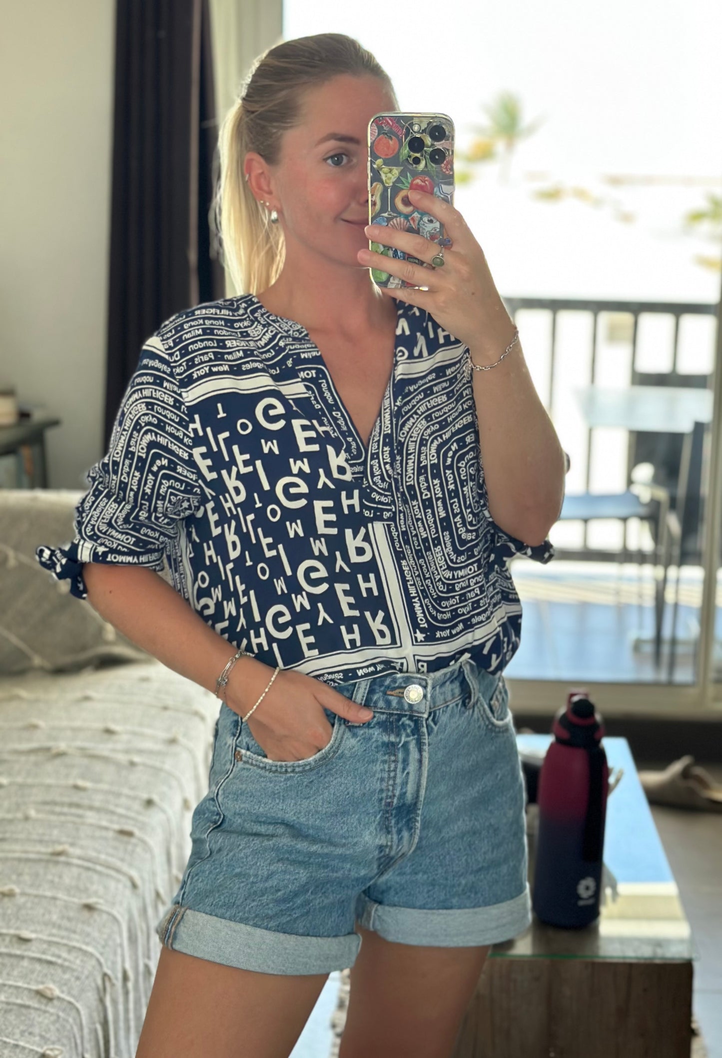 Blouse bleue à motifs T.40