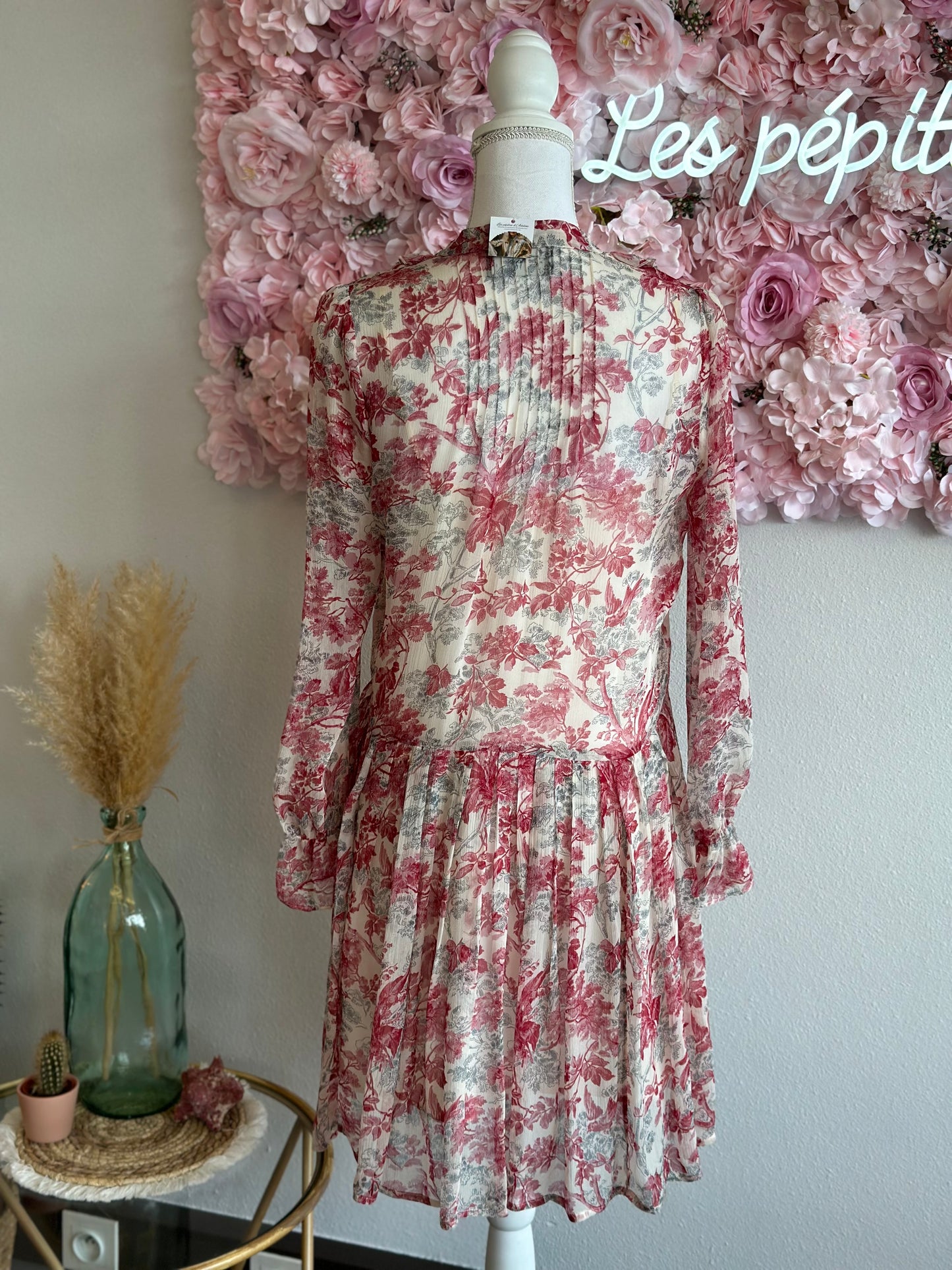 Belle robe en toile de soie imprimée à motifs fleuris, T.34/36